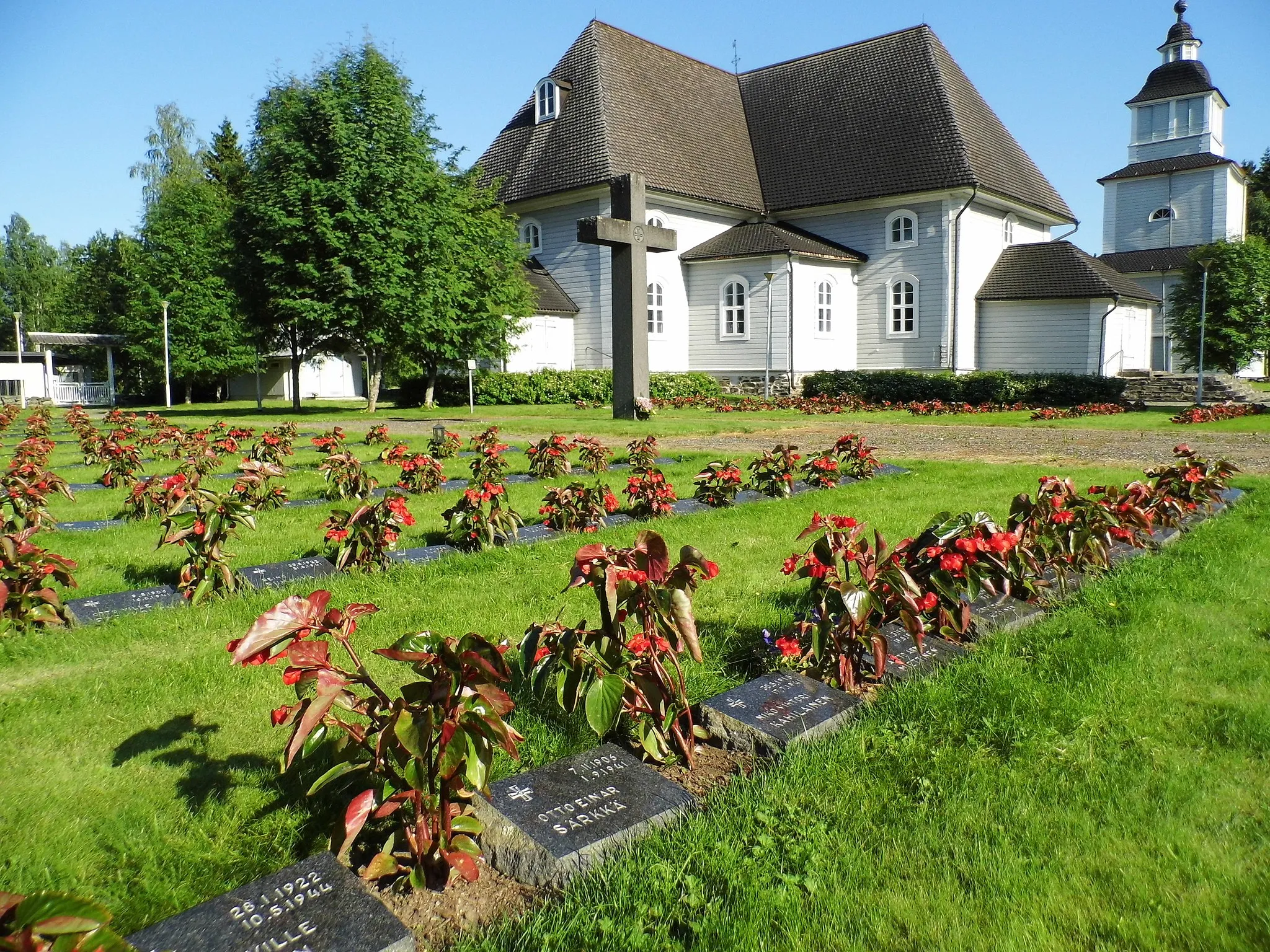 Photo showing: Military cemetary at church in Ristiina, Finland