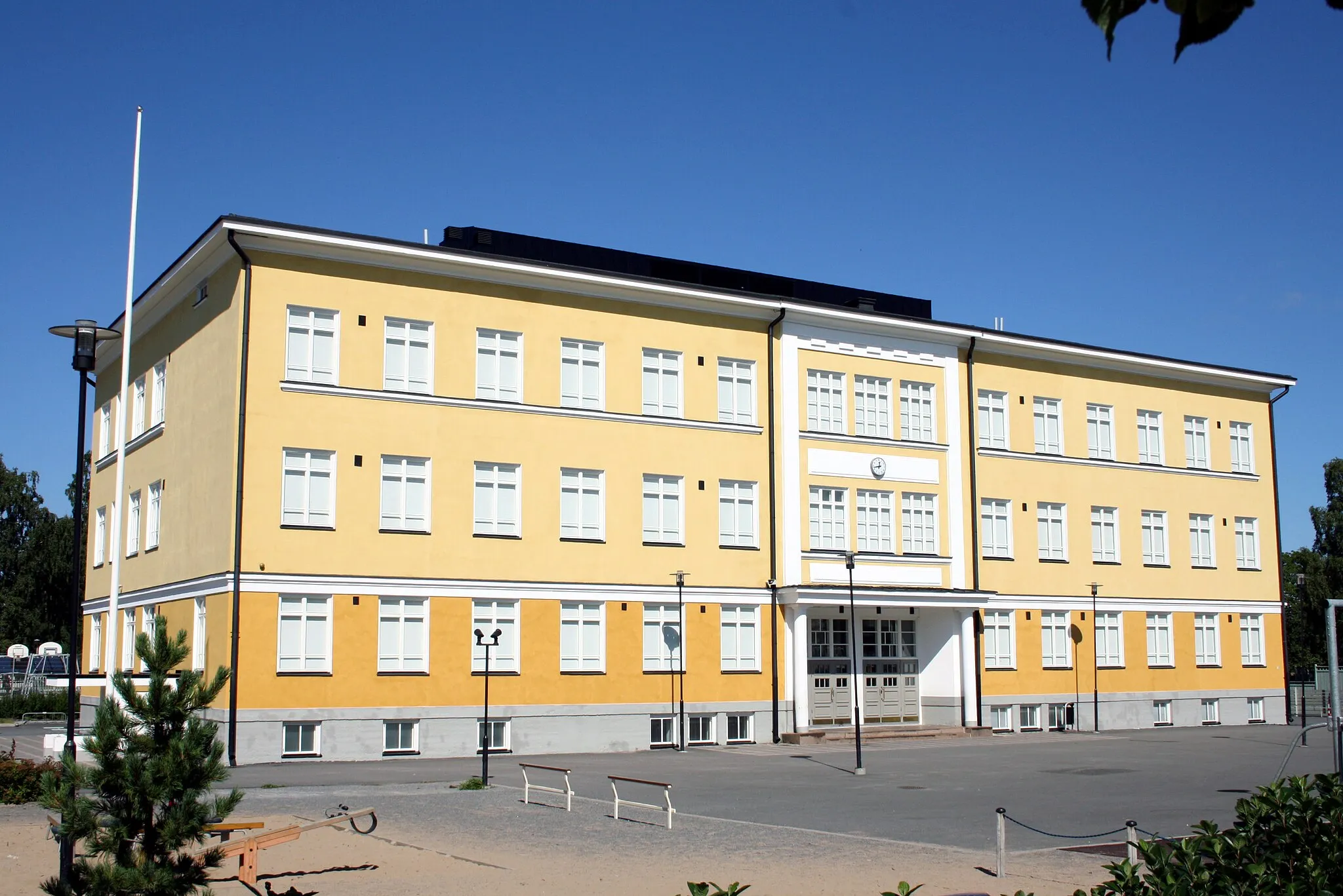 Photo showing: Mäntykangas elementary school in Kokkola, Finland