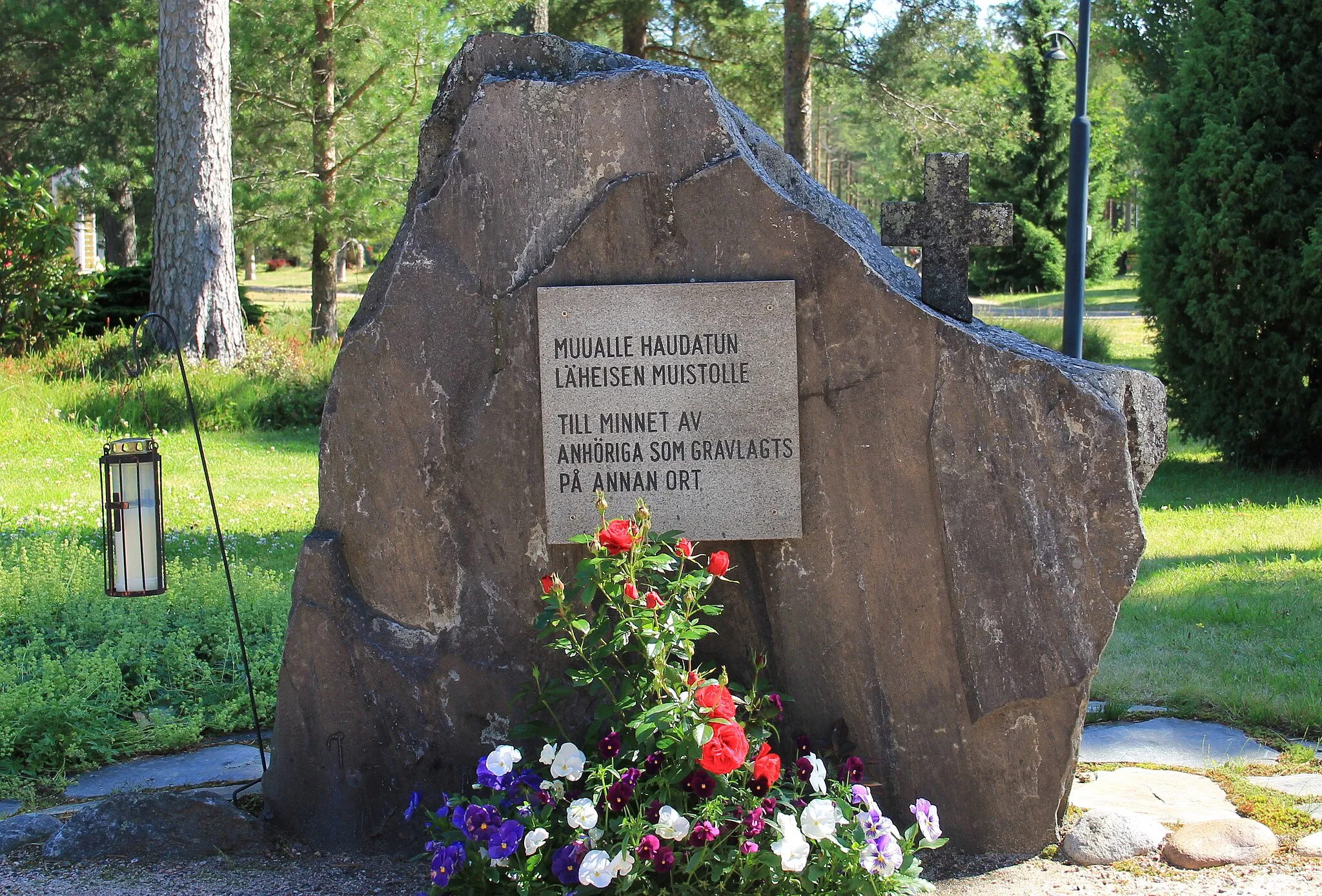 Photo showing: Memorial for those buried elsewhere, Anna's cemetery, Kokkola, Finland.