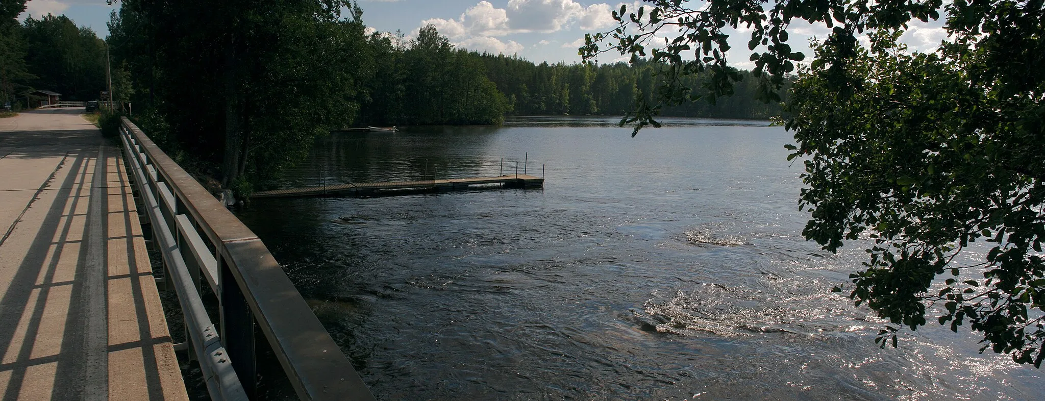 Photo showing: Lake Tarhavesi in Mäntyharju, Finland, small rapid Miekankoski