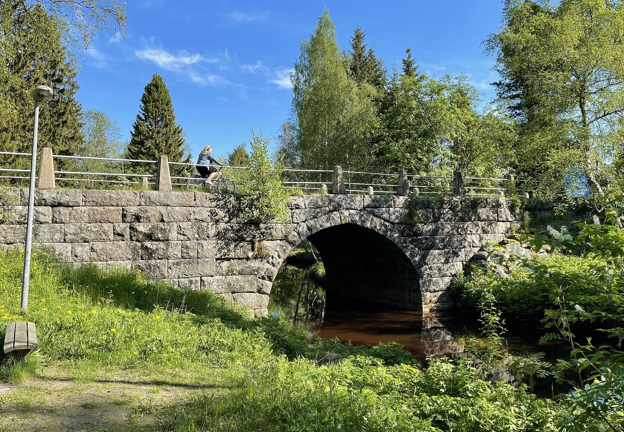 Photo showing: The old stone arch bridge in Pattijoki in the summer of 2021.