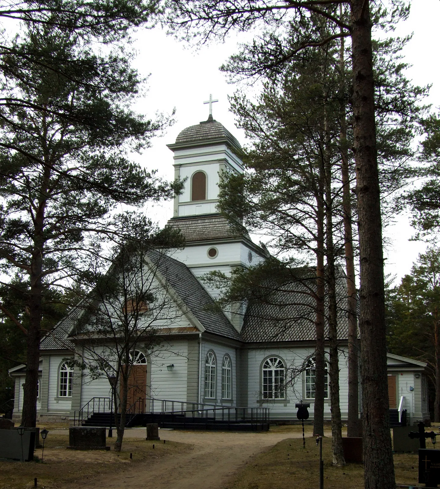 Photo showing: Siikajoki church, Finland. The church was built 1701 and renewed 1852.