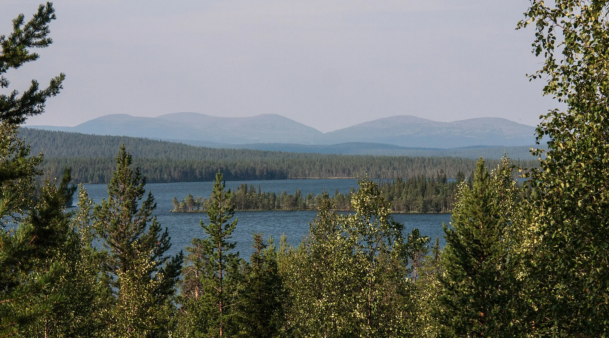 Photo showing: Särkijärvi and Pallas Fells