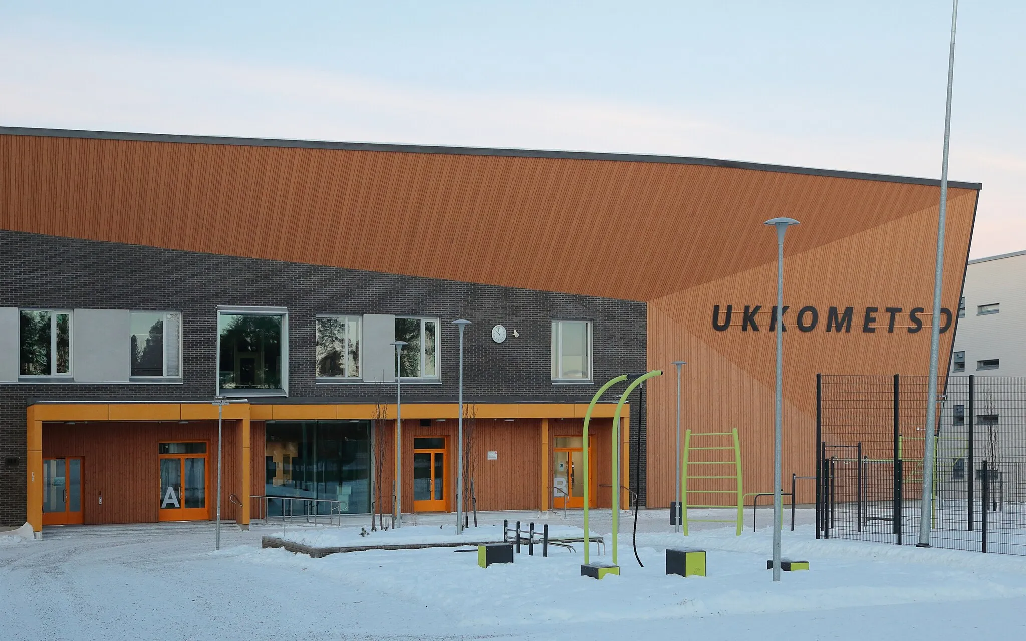 Photo showing: Ukkometso, a school building of the Metsokangas School in Oulu.