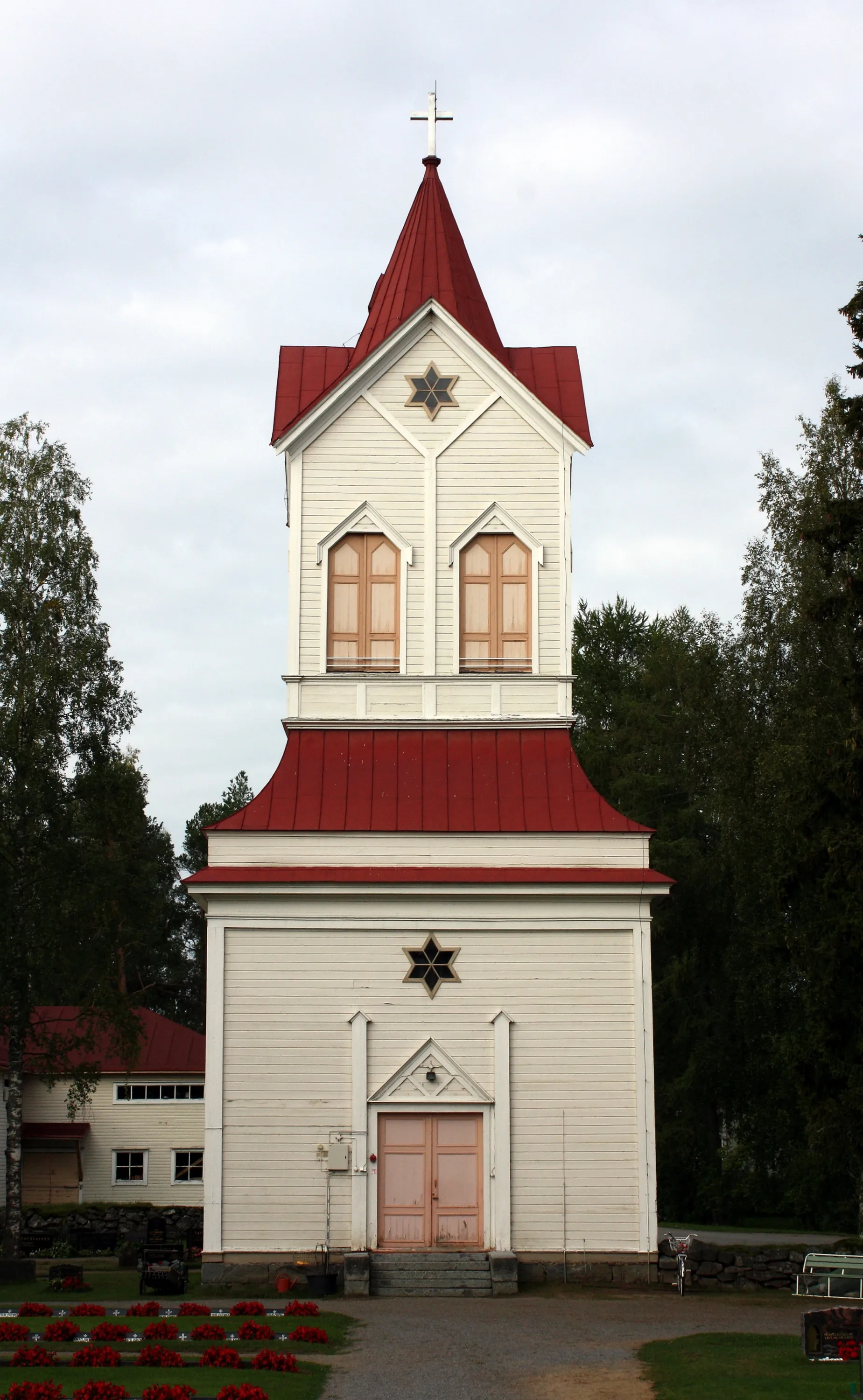 Photo showing: The belfry of Reisjärvi Church was built in 1820.