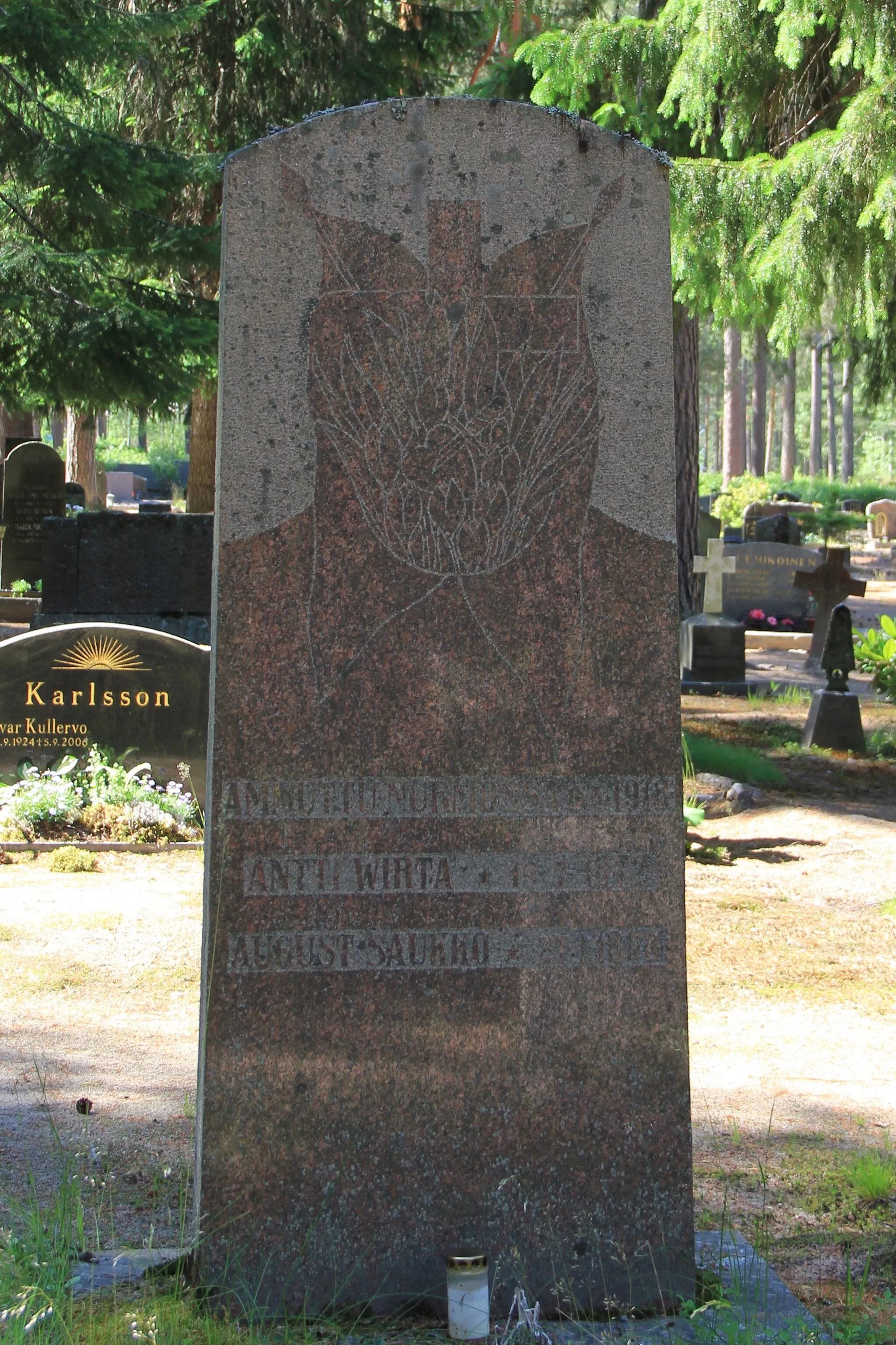 Photo showing: Red Guards memorial, Maria's cemetery, Kokkola, Finland. - Memorial was unveiled in memory of two Red Guards members killed in Nurmo, South Ostrobothnia.