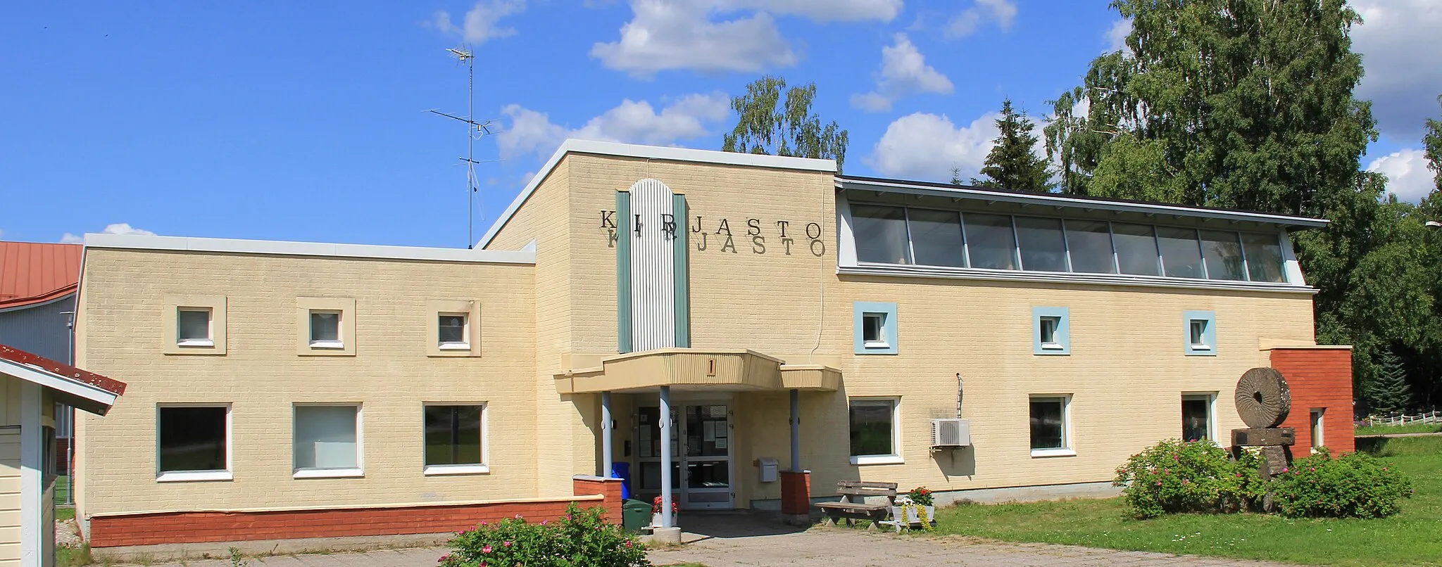 Photo showing: Rantsila library, Rantsila village, Siikalatva, Finland.