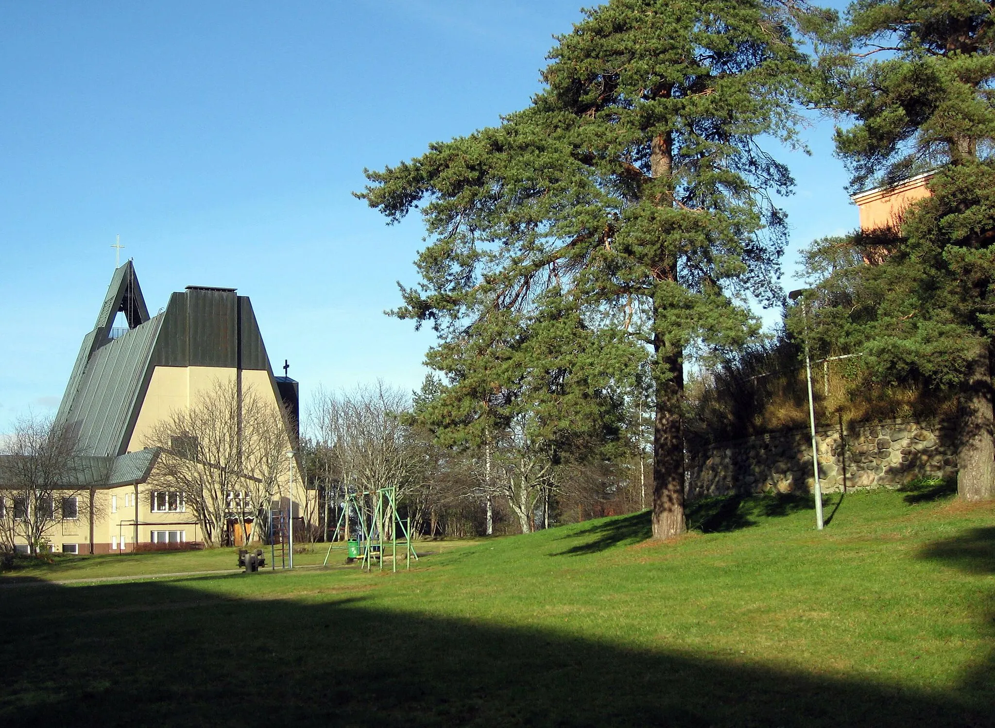 Photo showing: Pielisensuu church park, Joensuu, Finland