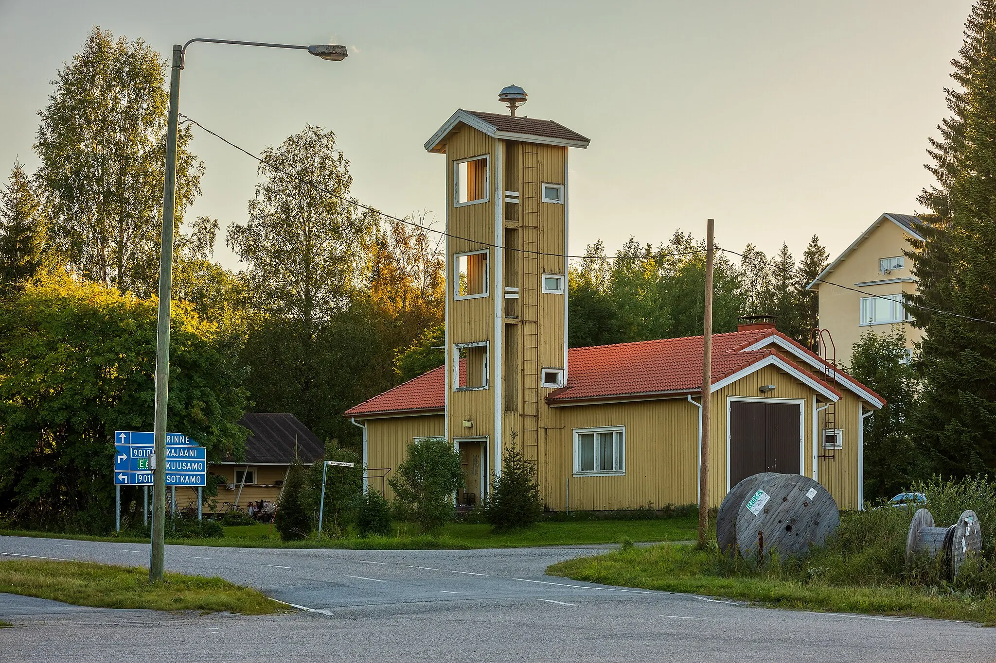 Photo showing: Buildings by Asematie of Kontiomäki in Paltamo, Kainuu, Finland in 2022 August.