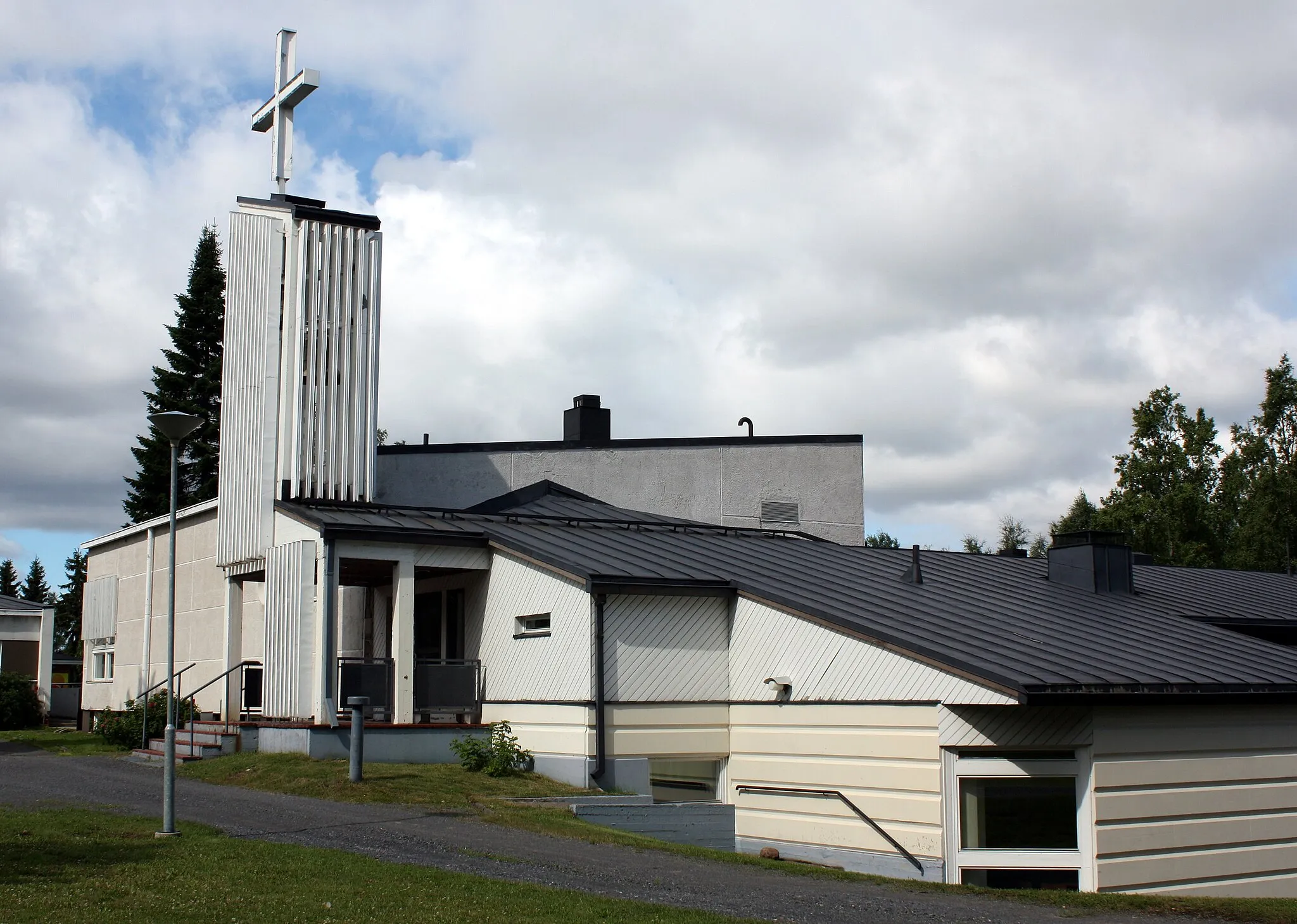 Photo showing: Pateniemi Church in Herukka neighbourhood in Oulu has been built in 1958 and designed by Mikko Huhtela.