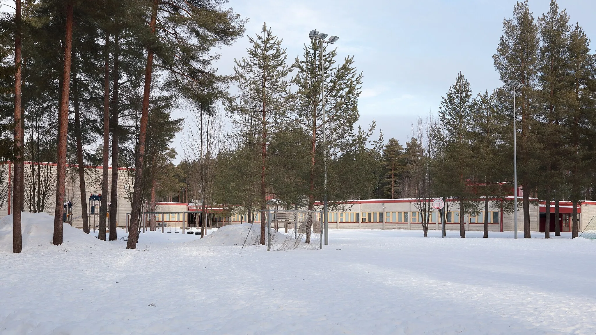 Photo showing: The Myllyoja school in Oulu.