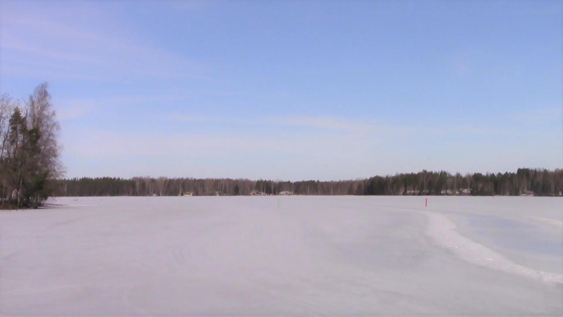 Photo showing: Frozen Lake Pyhävesi as seen from Kurkiniemi in Mäntyharju, Finland.