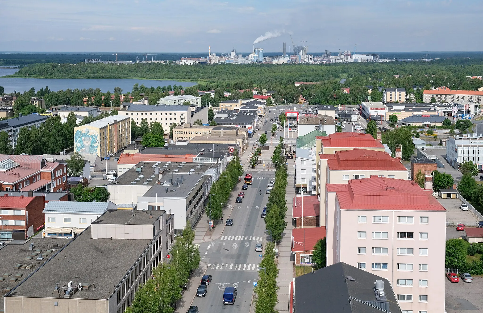 Photo showing: Valtakatu street seen from Kemi City Hall.