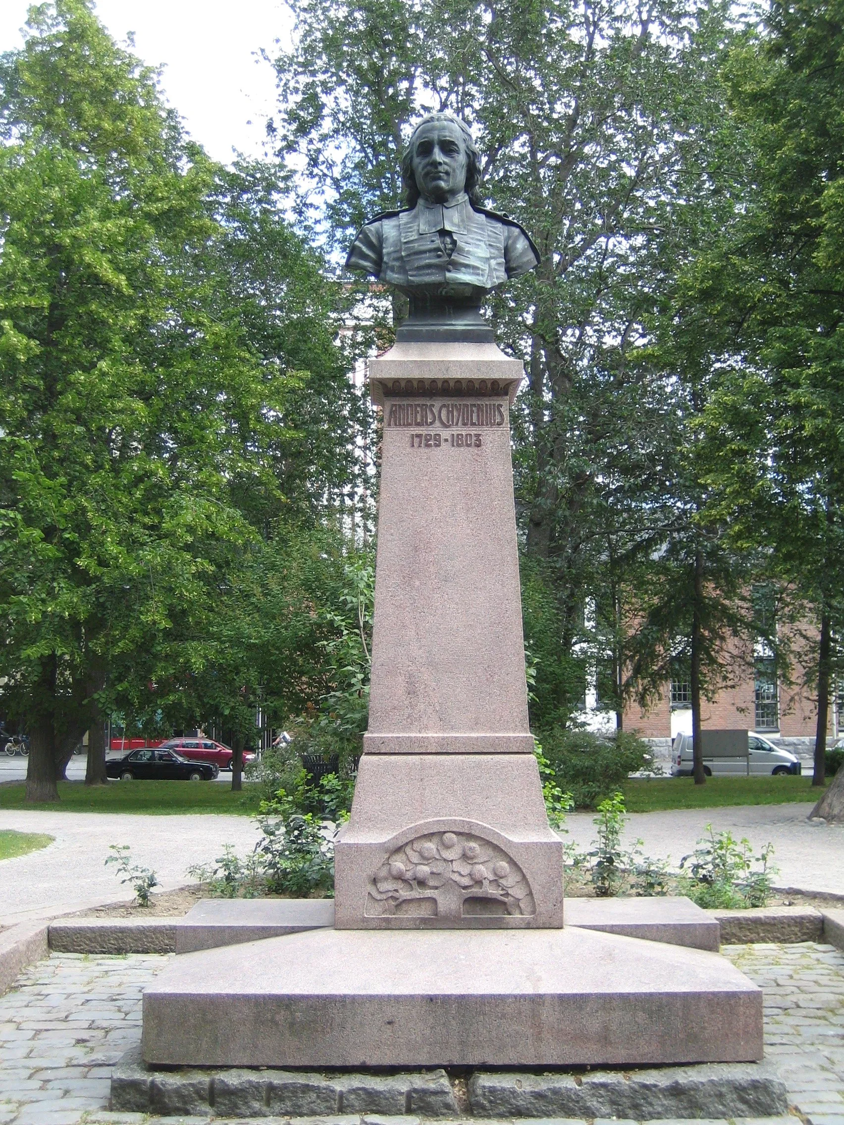 Photo showing: Statue of Anders Chydenius in Kokkola, Finland. The statue was made by sculptor Walter Runeberg (1838–1920).