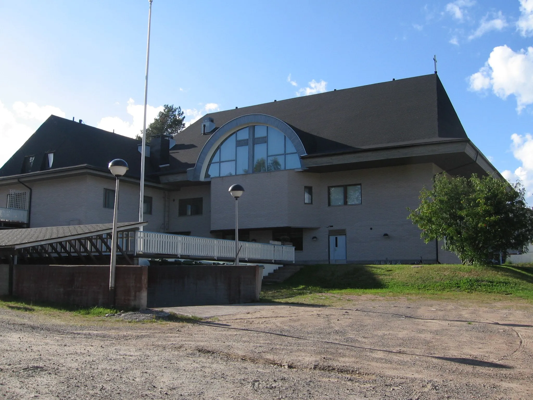 Photo showing: Rovaniemi Pentecostal Church 'Kairatemppeli' in August 2014.