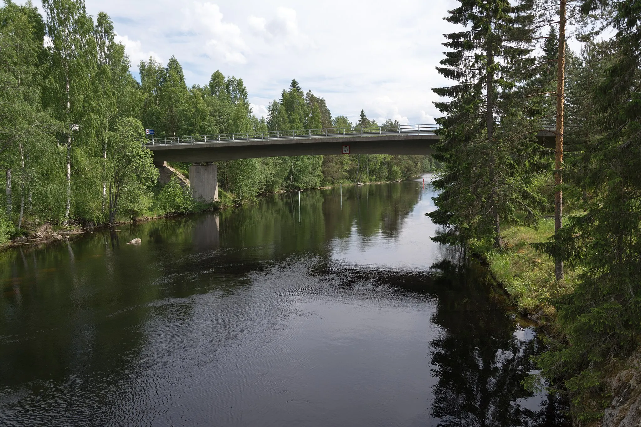 Photo showing: Kaavinkosken kanava Kaavin ja Tuusniemen rajalla