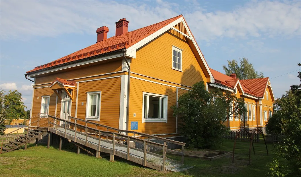 Photo showing: Tietolan koulu on peruskoulu Leppävirran keskustassa.