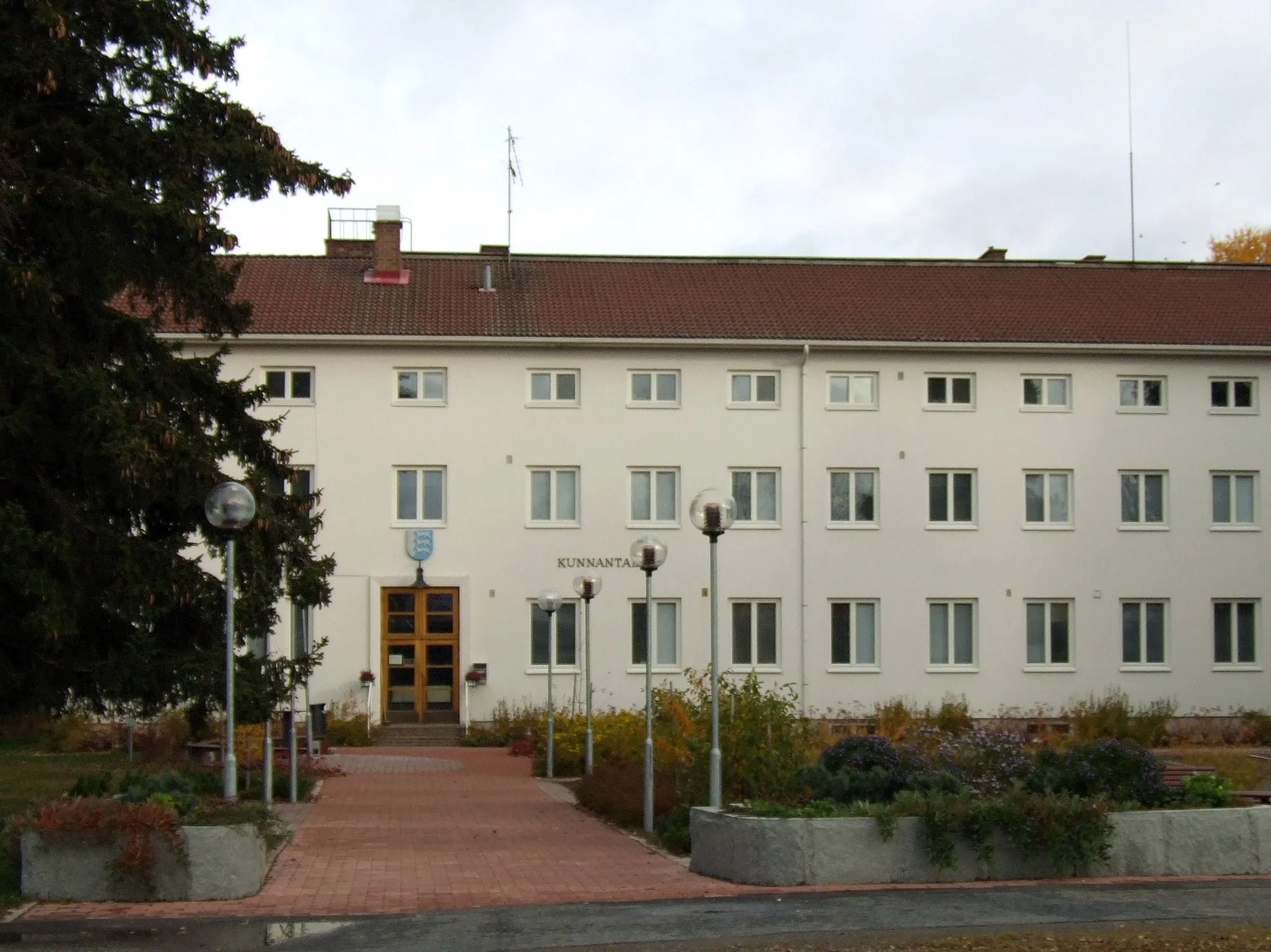 Photo showing: Liminka Town Hall was designed by architect office Lappi-Seppälä and Martas and built in 1955. The building was torn down in 2015.