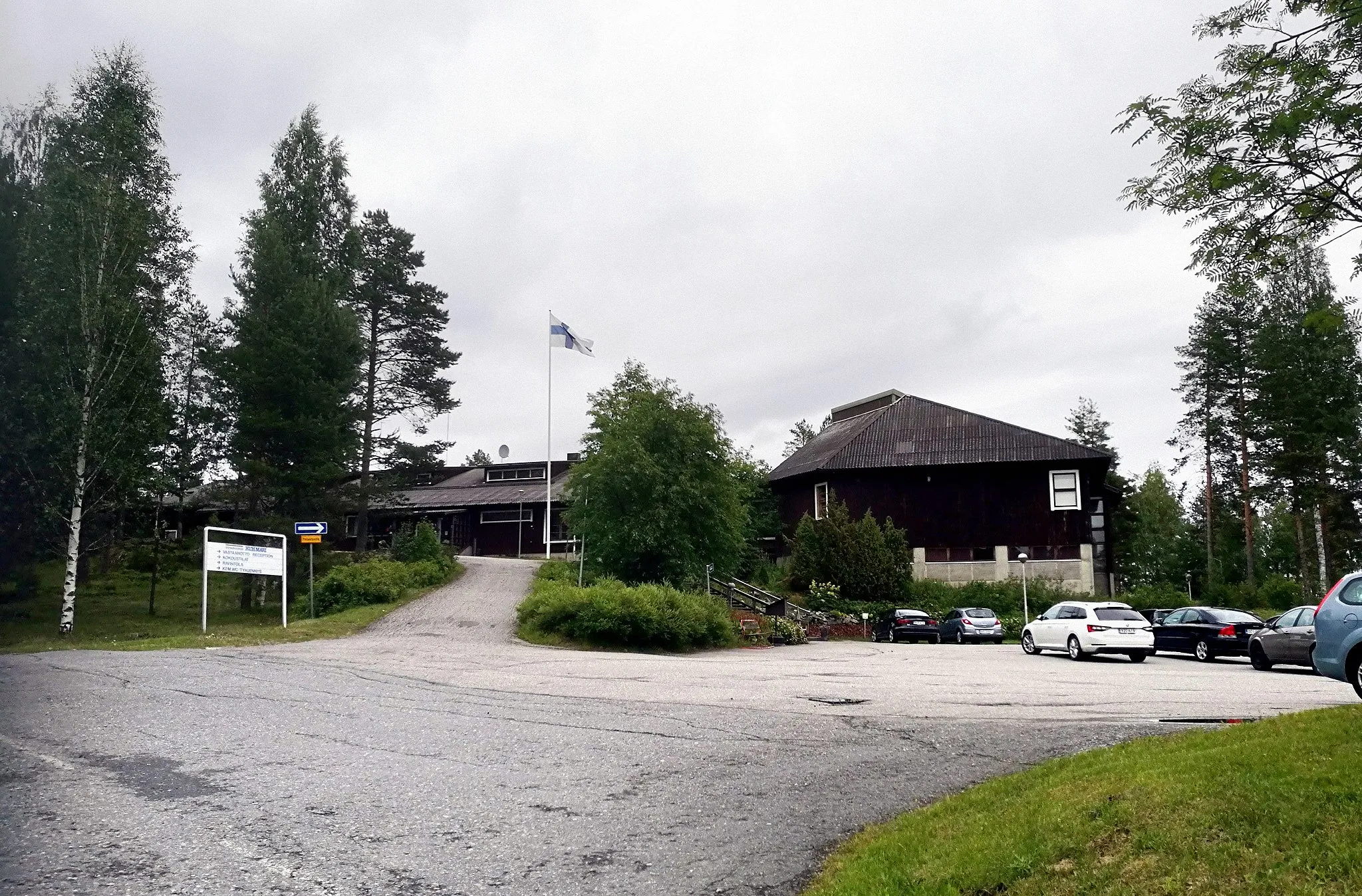 Photo showing: Lomakeskus Huhmarin päärakennus 30.6.2018
