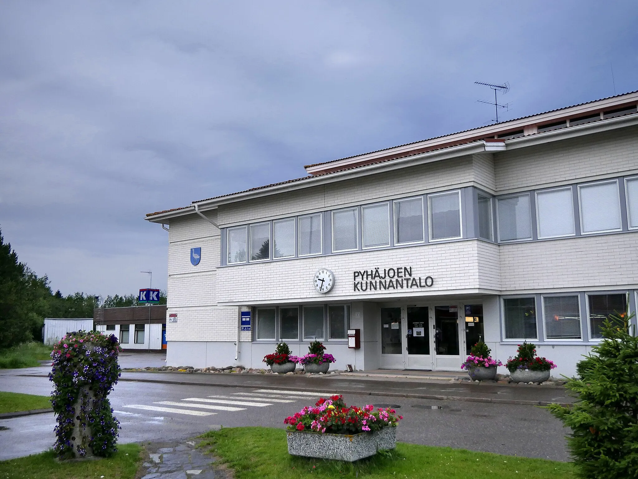 Photo showing: Pyhäjoki municipal office.