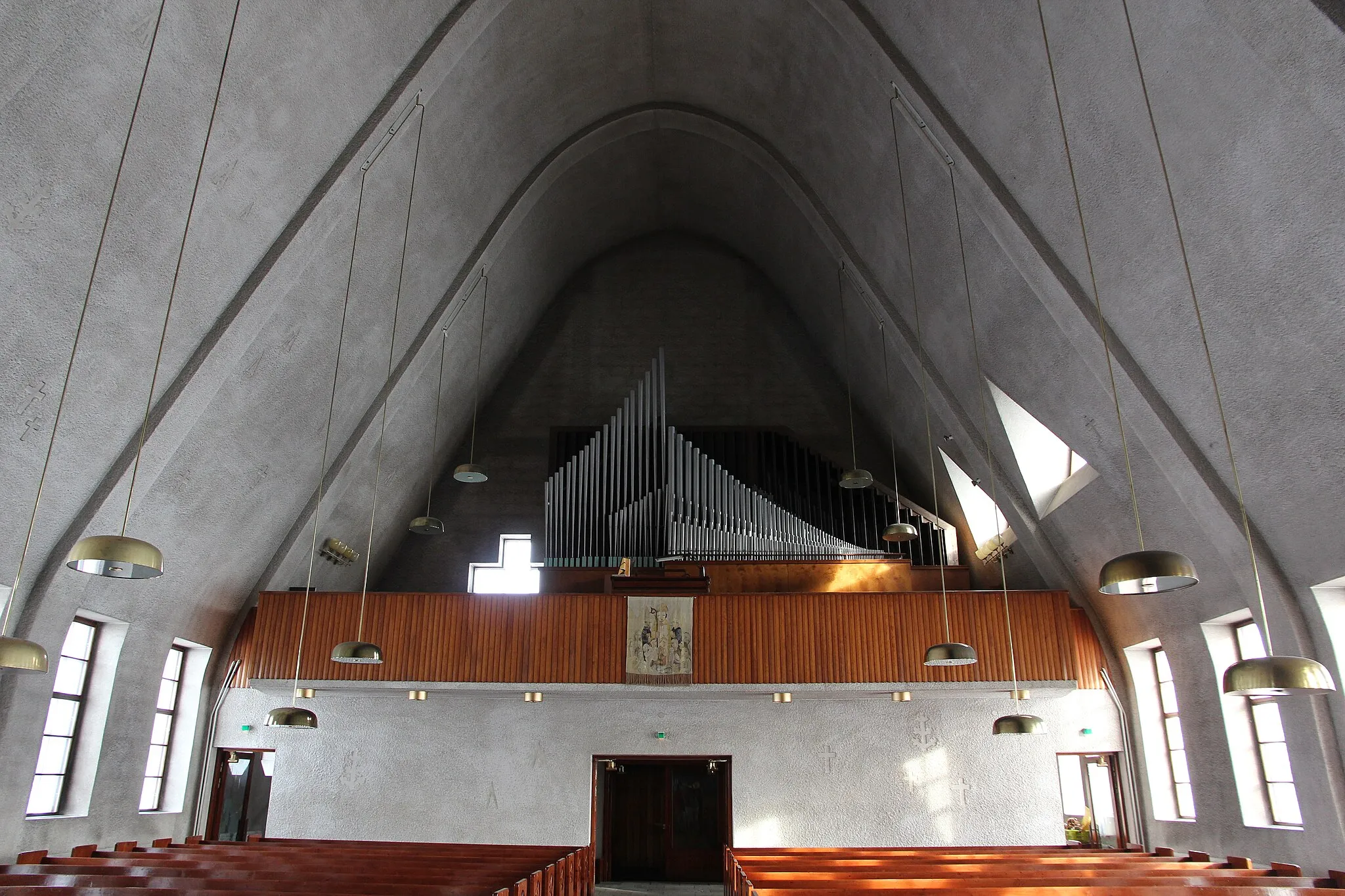 Photo showing: Salla church interior, view towards church organs.