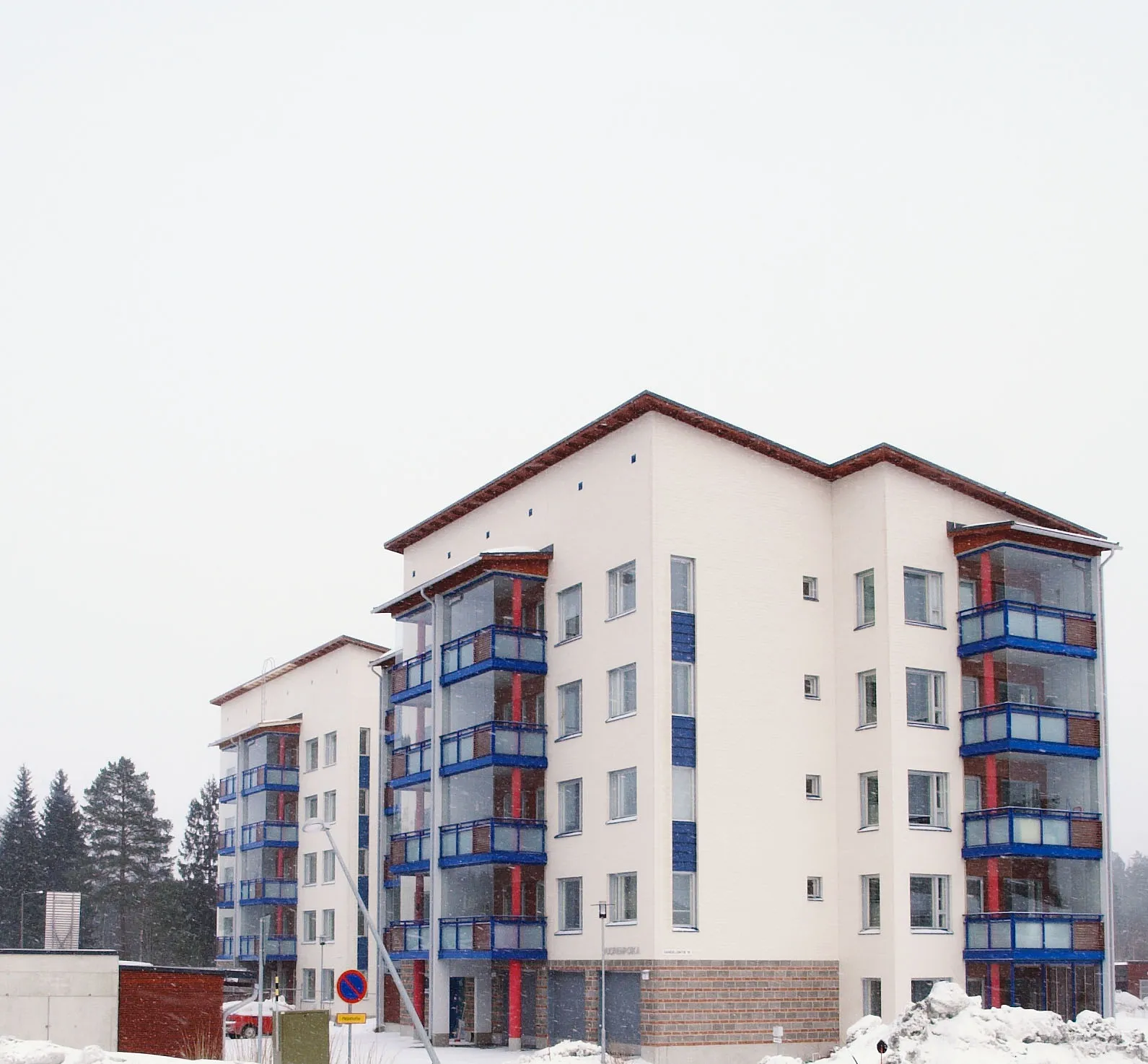 Photo showing: Nearly completed Flats at Sandelsinkatu street in Vuorela, Siilinjärvi, Finland.