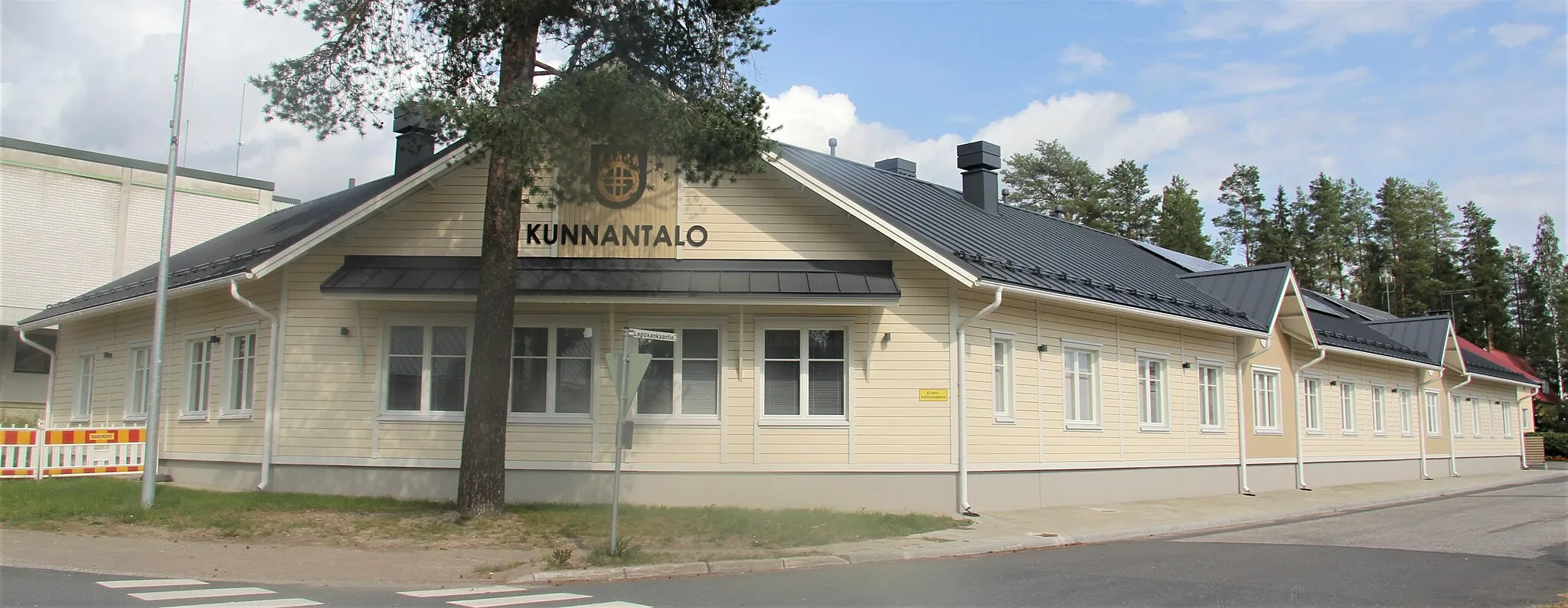 Photo showing: Sonkajärven kunnantalo sijaitsee Sonkajärven kirkonkylässä.