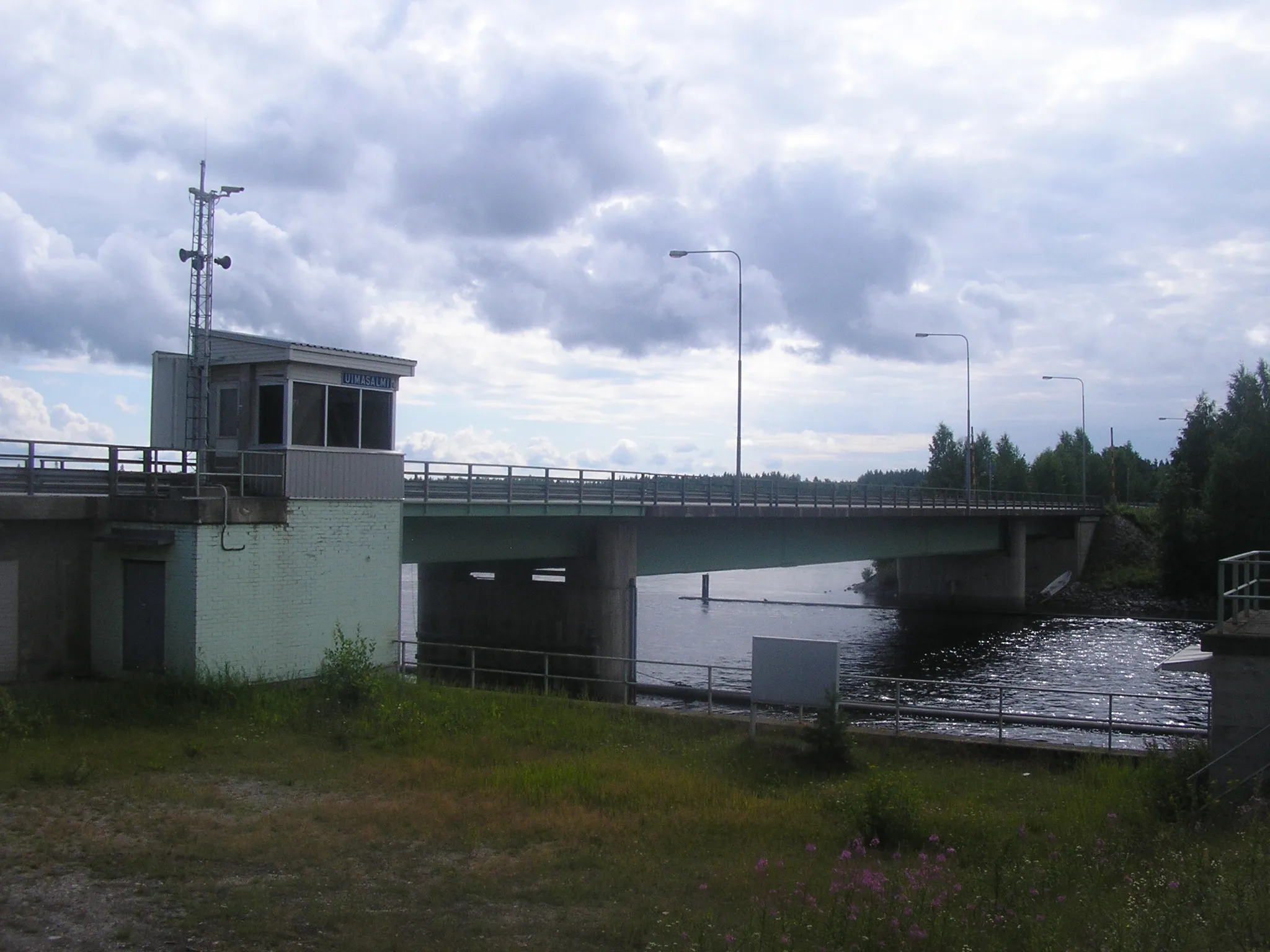 Photo showing: Uimasalmi road bridge carrying National road 73 in Joensuu, Finland