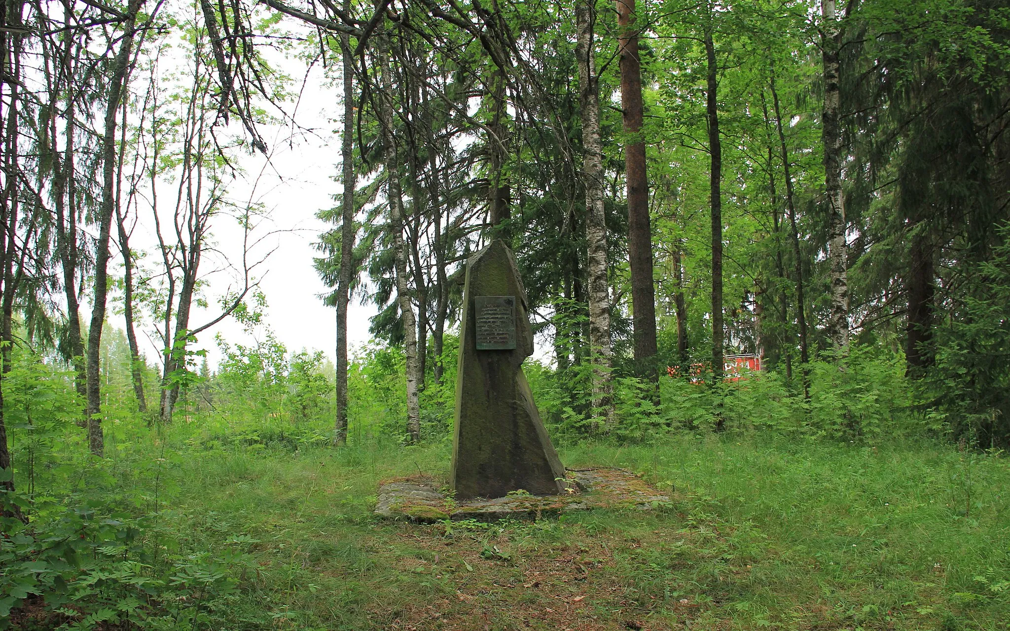 Photo showing: Rääkkylä old church and graveyard site memorial, Oravilahti, Rääkkylä, Finland. -  General view