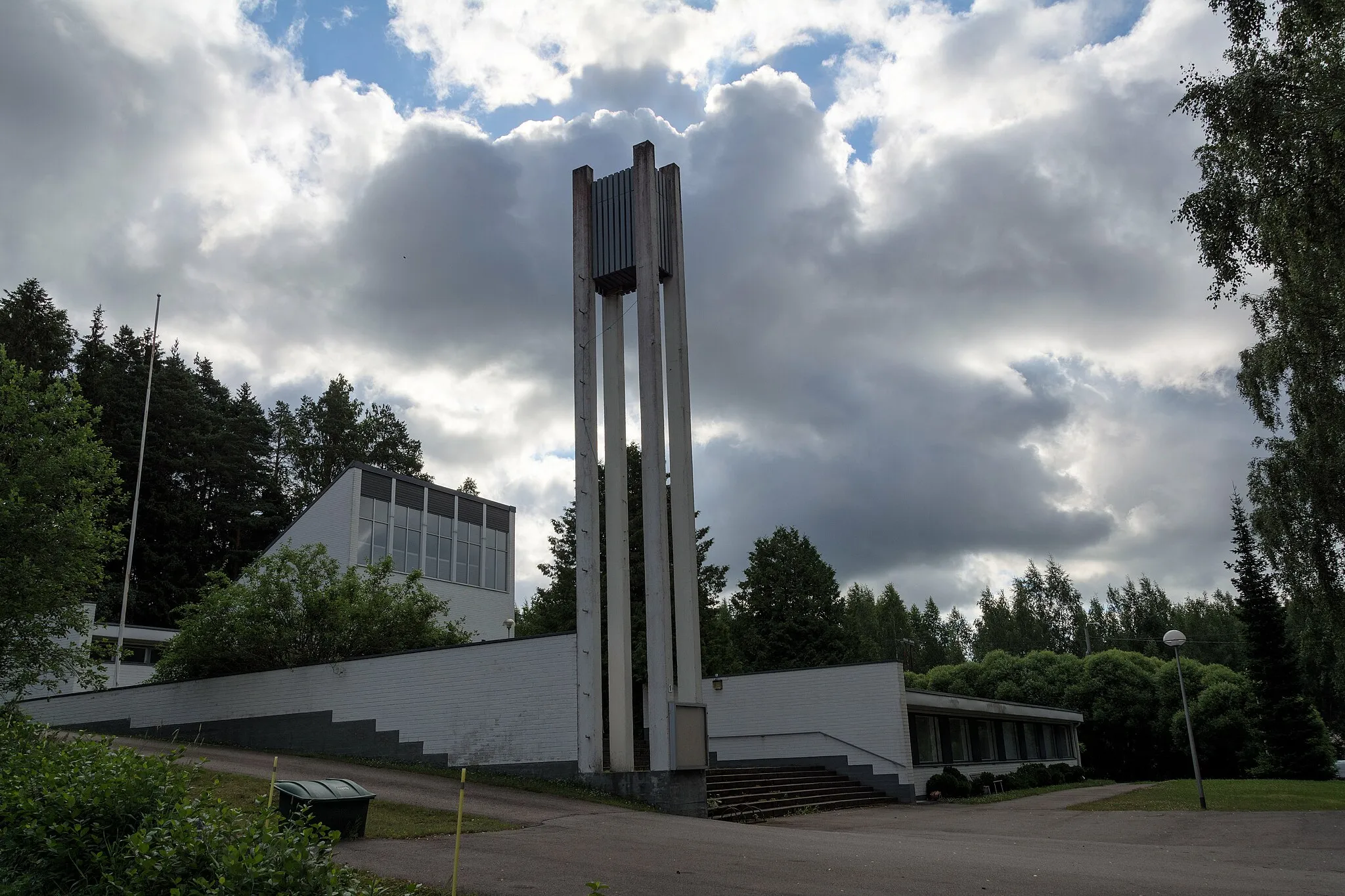 Photo showing: Vuohijärvi Church in Kouvola, Finland, was designed by architect Väinö Vuorinen, and completed in 1966.