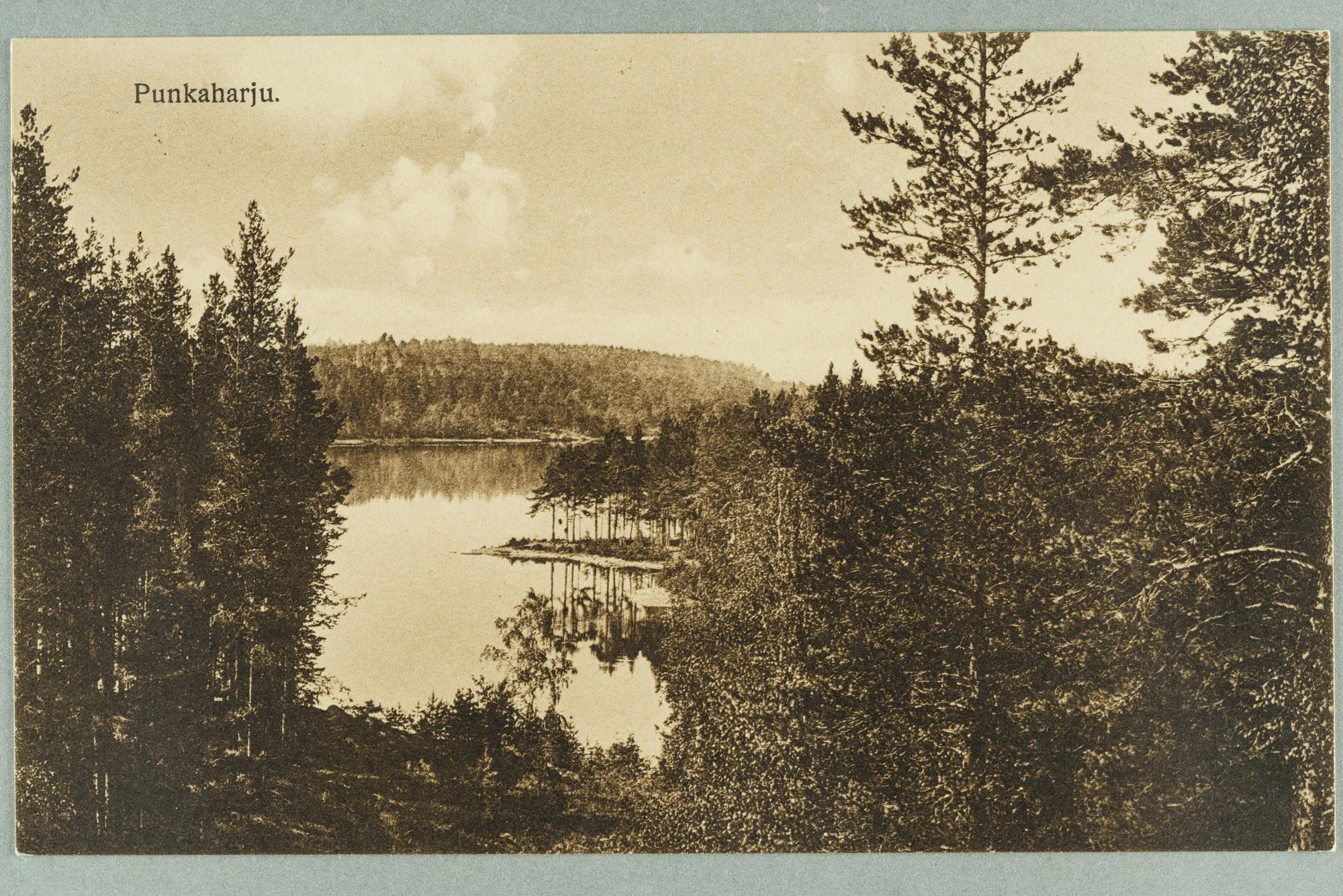 Photo showing: Näkölinja: Runebergin kumpu-Lammasharju-Kaarnaniemi, takana Tuunaansaari