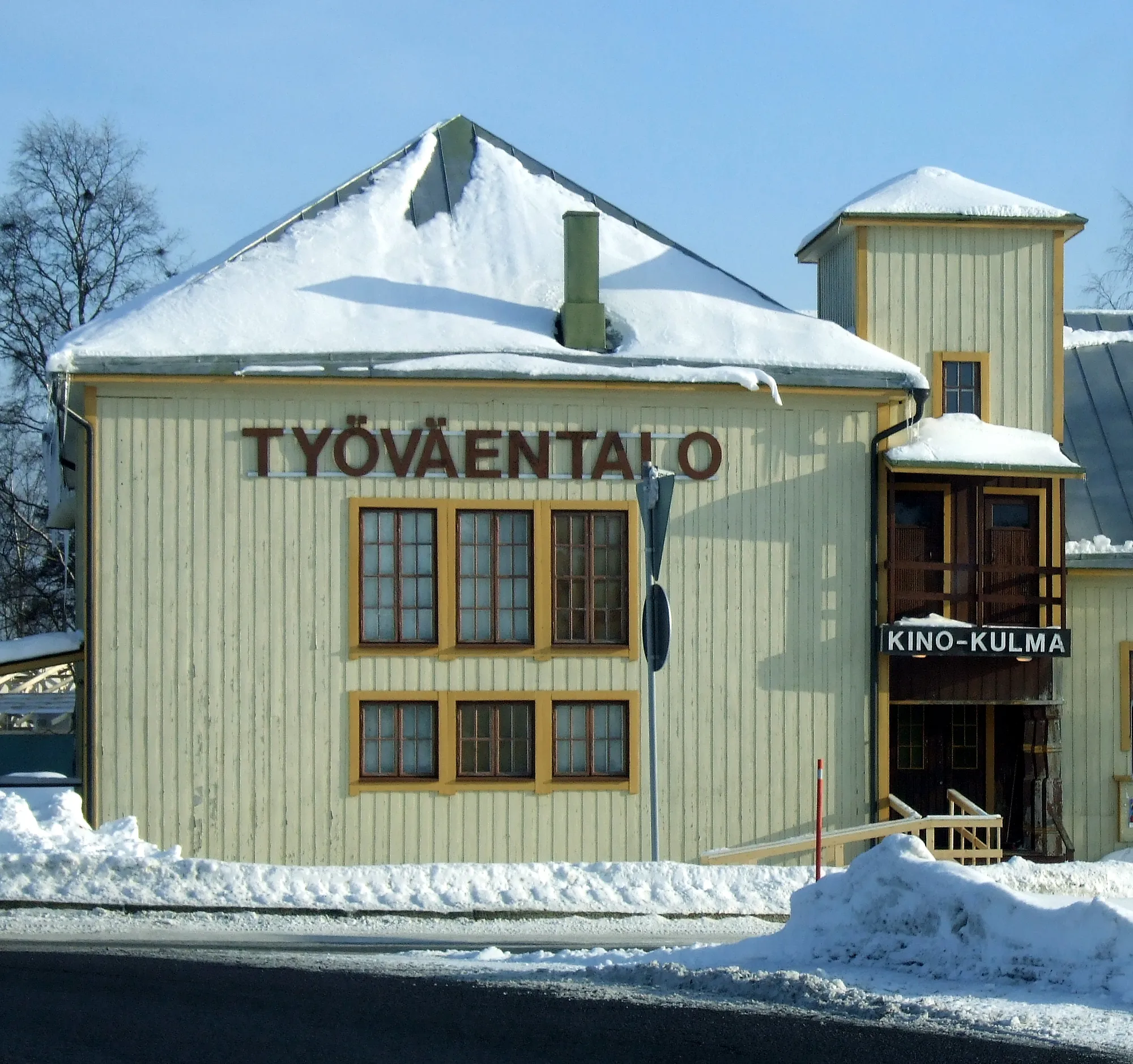 Photo showing: The workers' community hall and cinema of the village Ii, Finland. Designed by Harald Andersin and built in 1915.