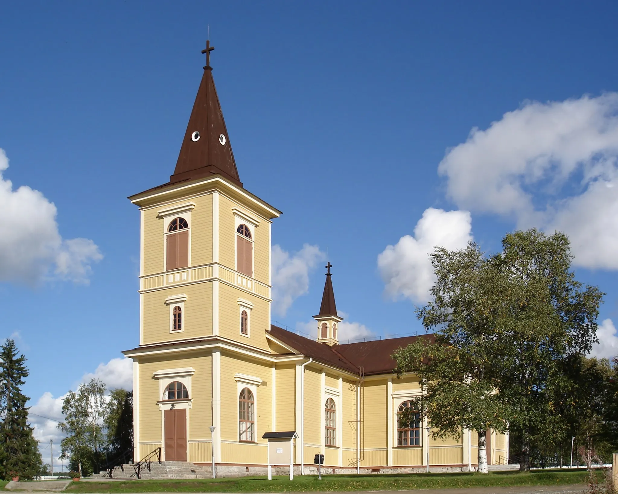 Photo showing: The church of Muonio, Finland. The church was designed by architect Charles Bassi and built in 1822. The bellfry was built 1884 and designed by architect Frans Wilhelm Lüchou.