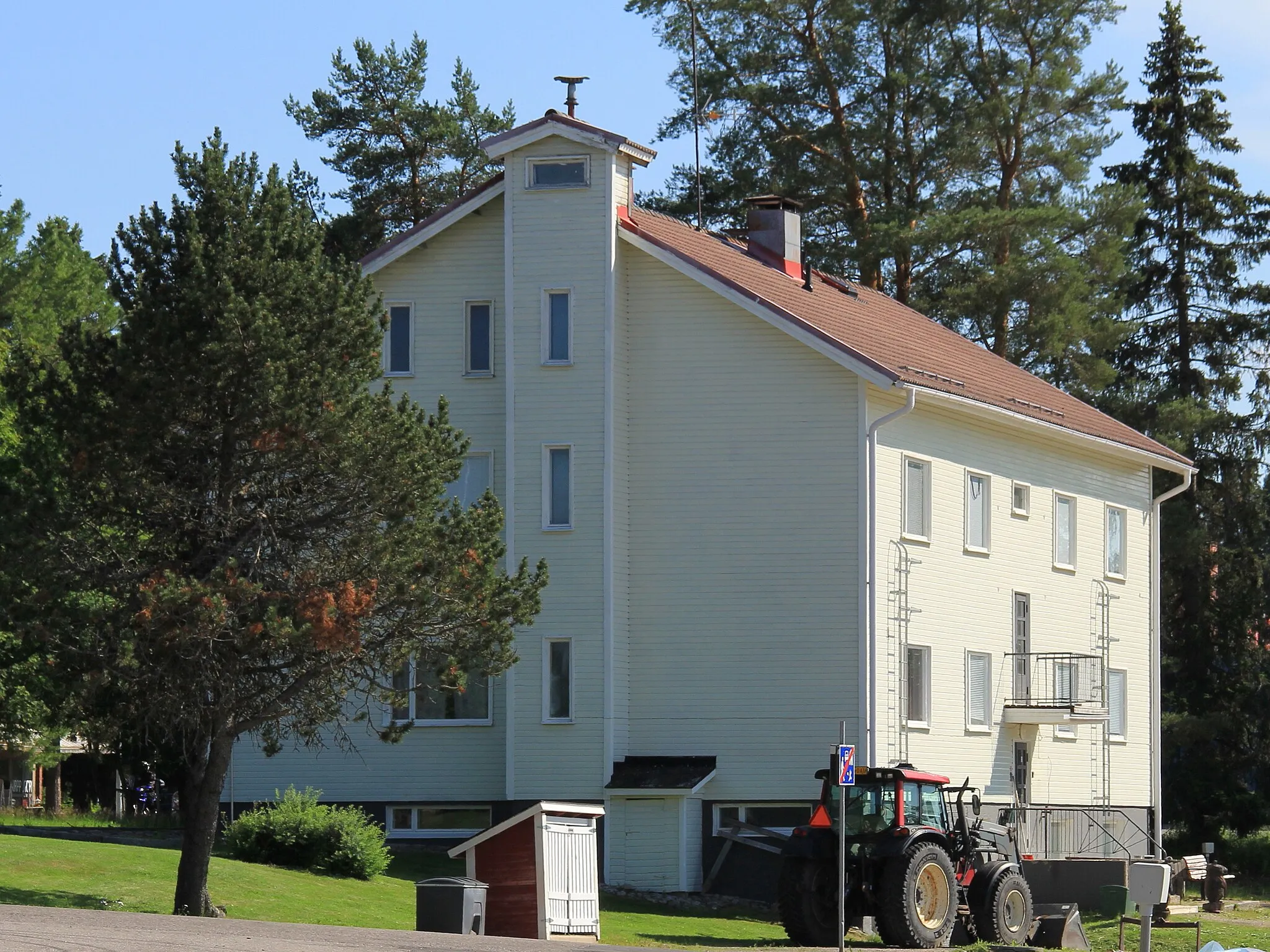 Photo showing: Pulkkila former city hall, Pulkkila village, Siikalatva, Finland. - Also called Mäkelä house.