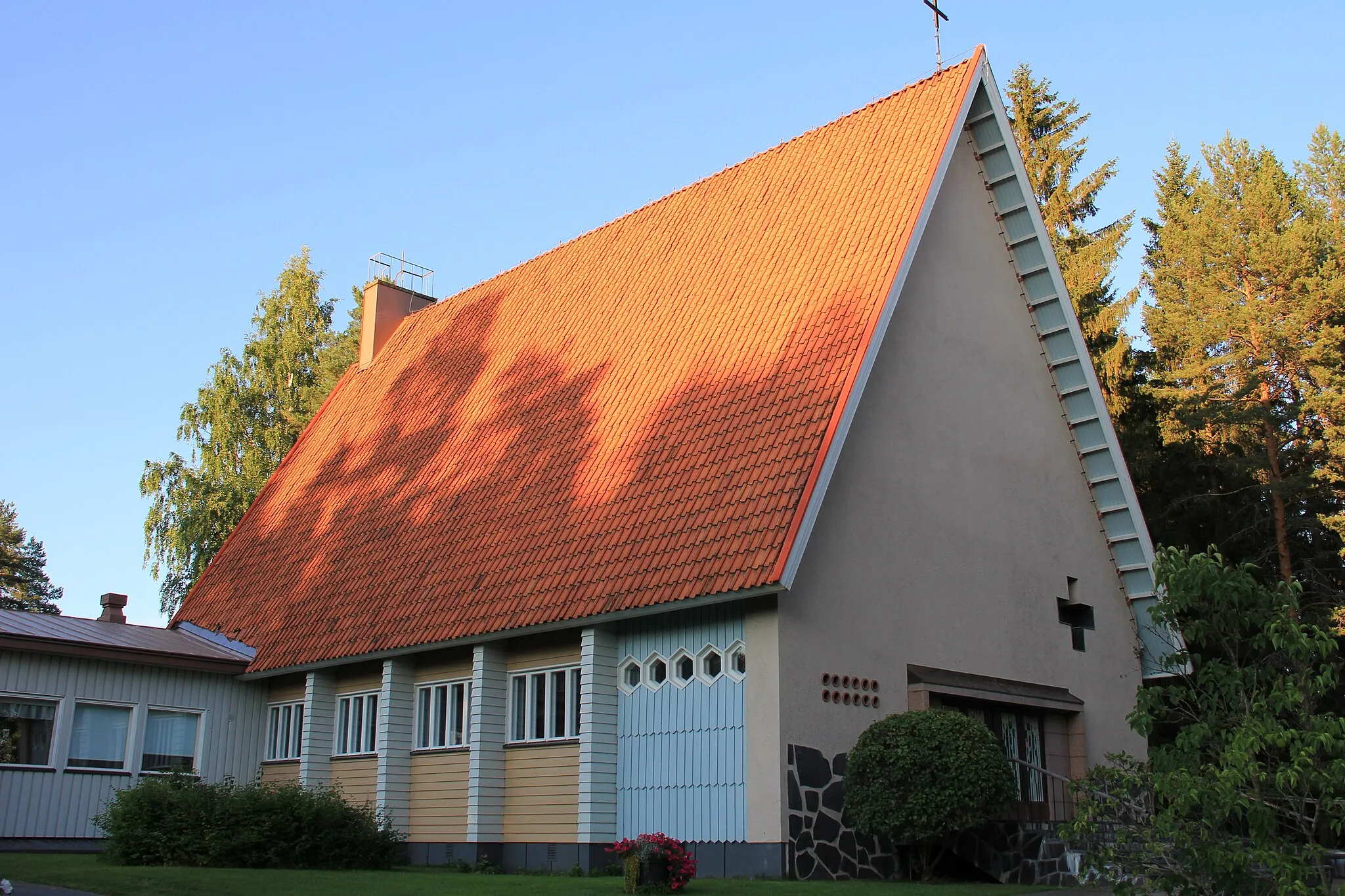 Photo showing: Viinijärvi church, Viinijärvi, Liperi, Finland. Designed by architect Veikko Larkas, church completed in 1953, parish wing in 1965 and bell tower in 1960. - Church hall.