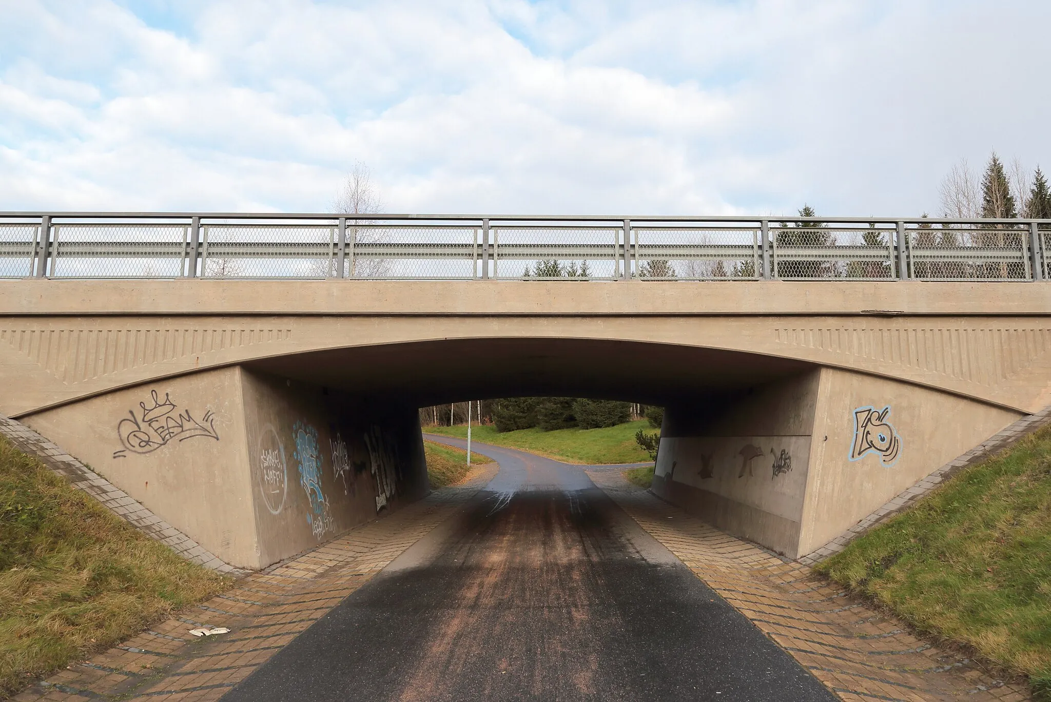 Photo showing: Underpass under the Oulunlahdentie road in the Kaakkuri district of Oulu.