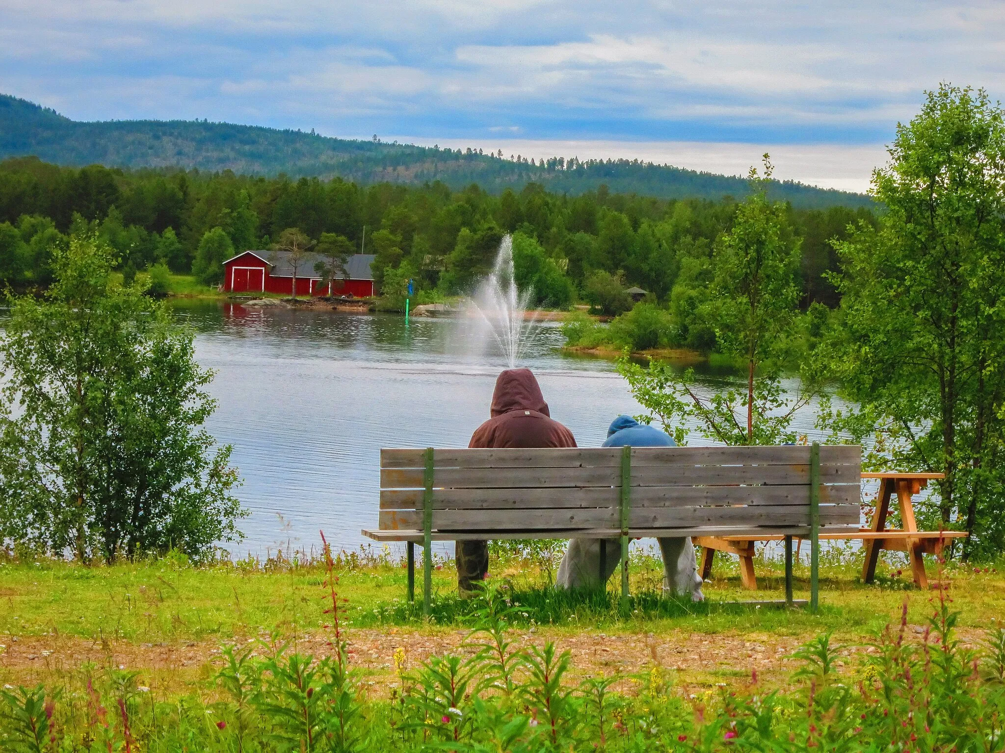 Photo showing: Summer evening in Inari (Lapland, Finland). View from village centre to North, over mouth of Juutuanjoki River.