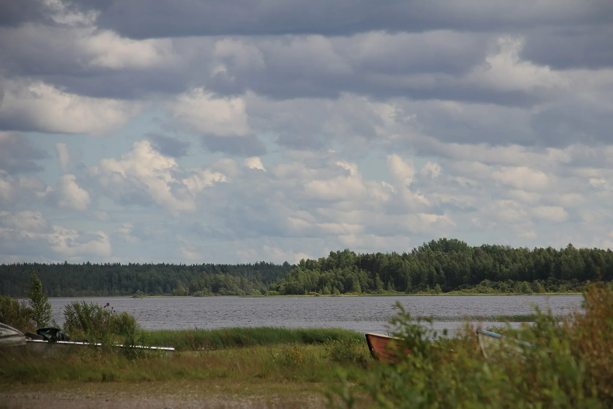 Photo showing: Saviselkä–Piippola Museum Road, Finland. -Vähä Lamujärvi -lake, Lamu, Siikalatva. A view to the lake from the museum road.
