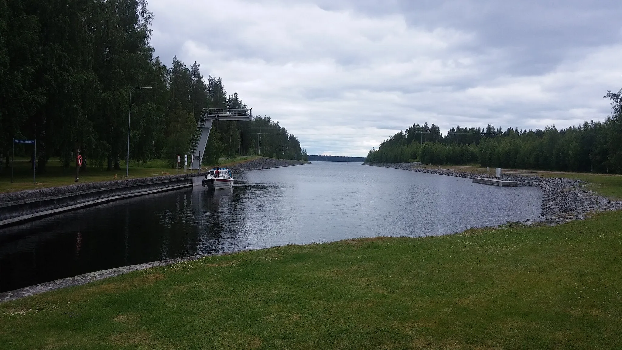 Photo showing: Neiturin kanava is a canal in Konnevesi, Finland.