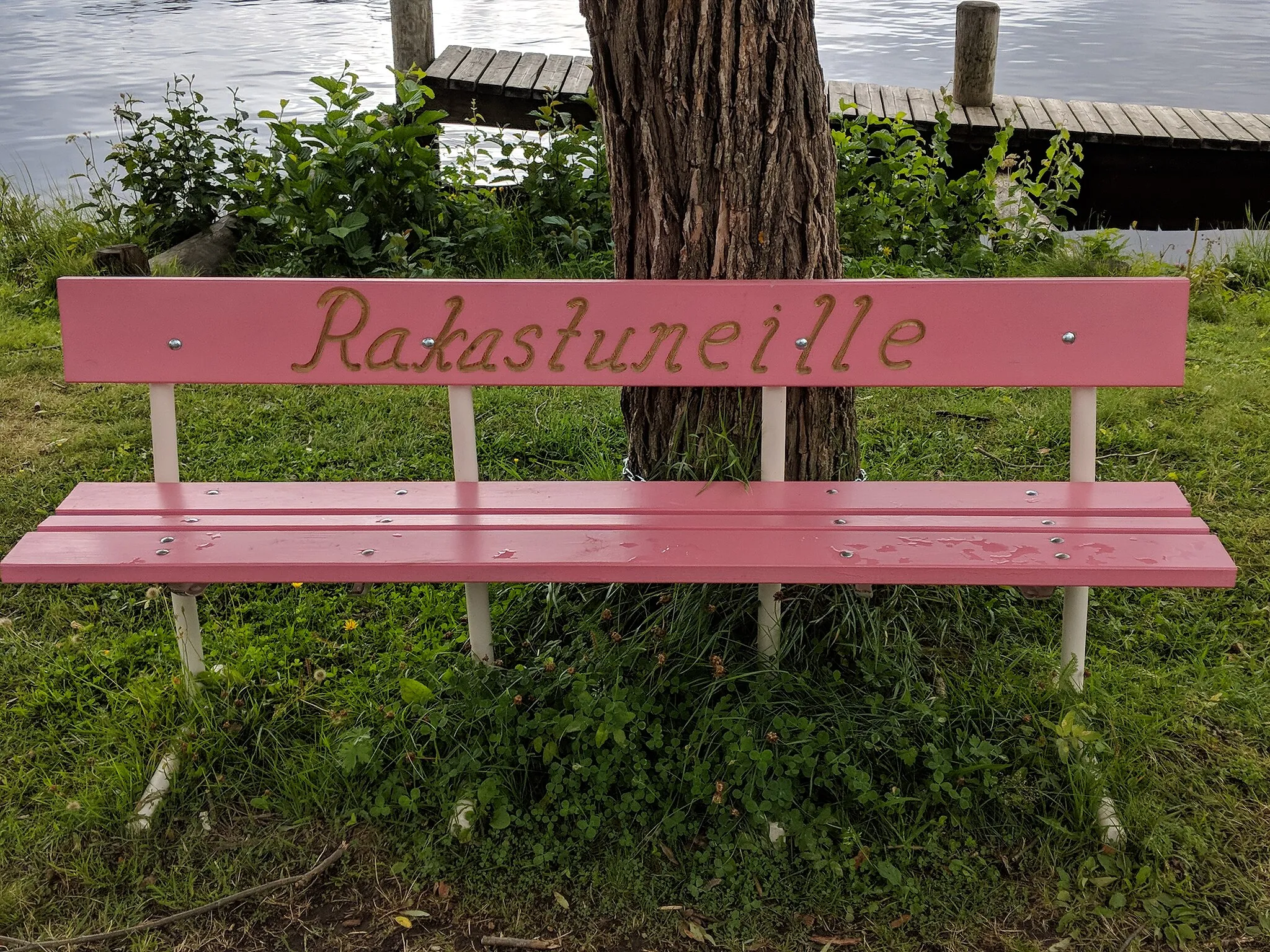 Photo showing: Rakastuneille