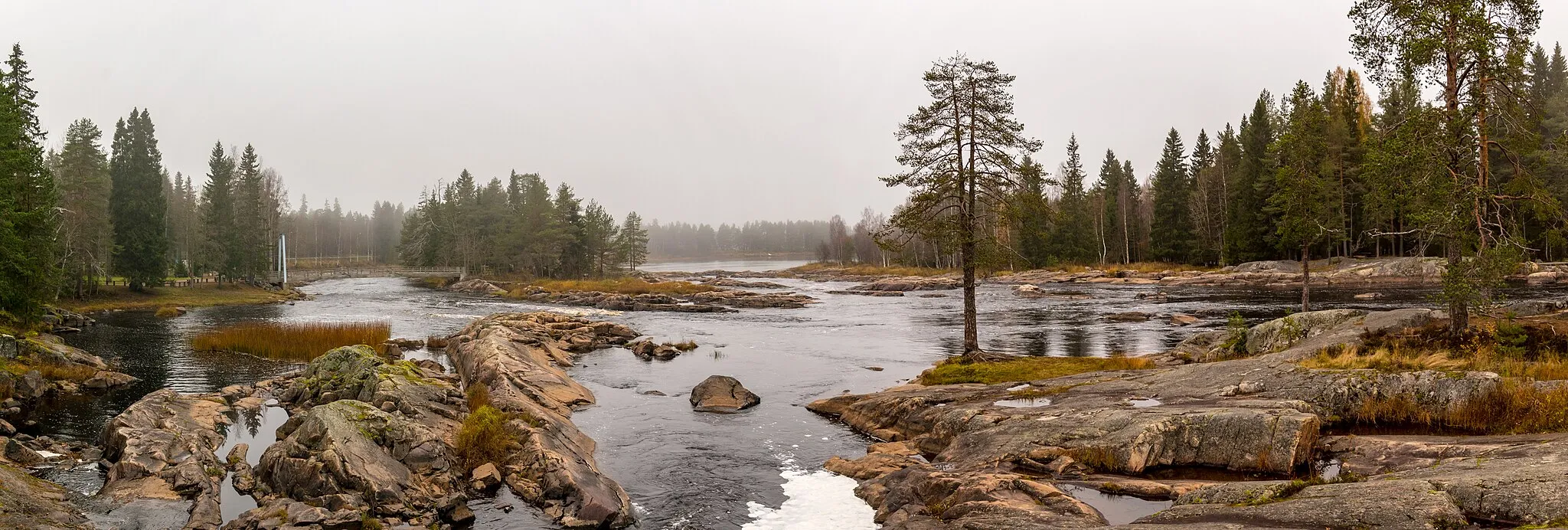 Photo showing: Koitelinkoski in the fog in autumn.