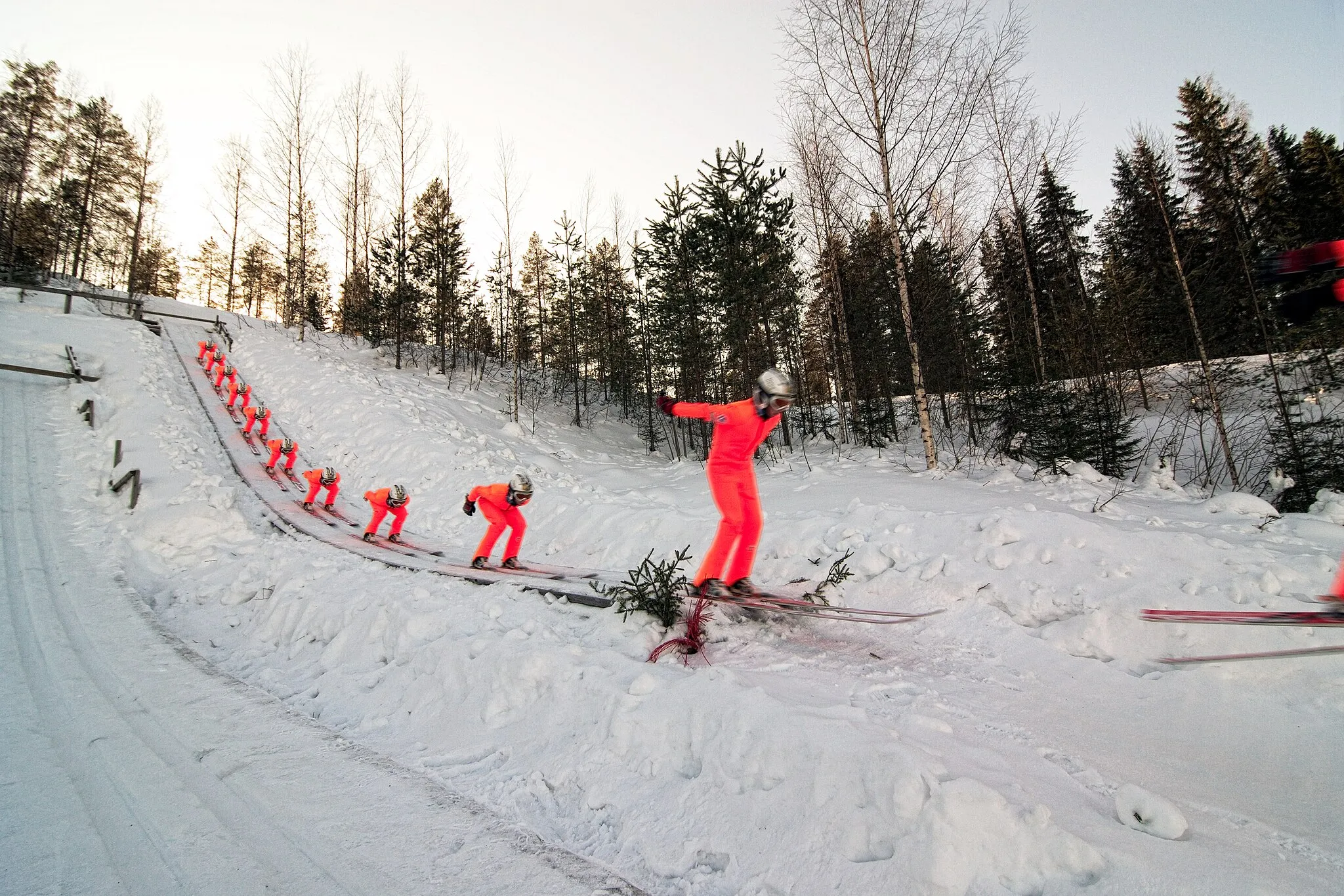 Photo showing: Ristus tuota puvun väriä, miten tuommoisen valottaa oikein?