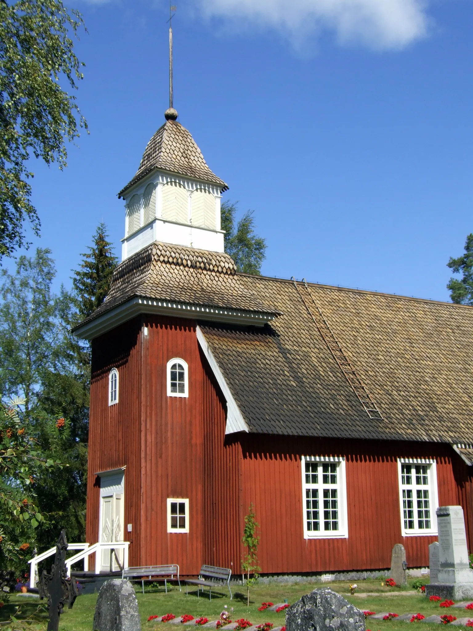 Photo showing: The wooden church in the village of Temmes in Northern Ostrobothnia was compeleted in 1767.
