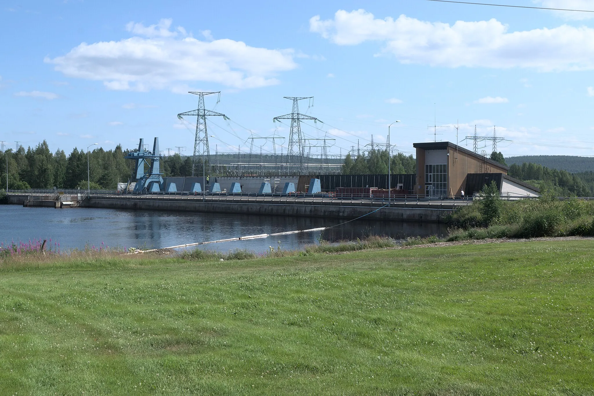 Photo showing: Petäjäskoski hydropower station in Rovaniemi (Finland).