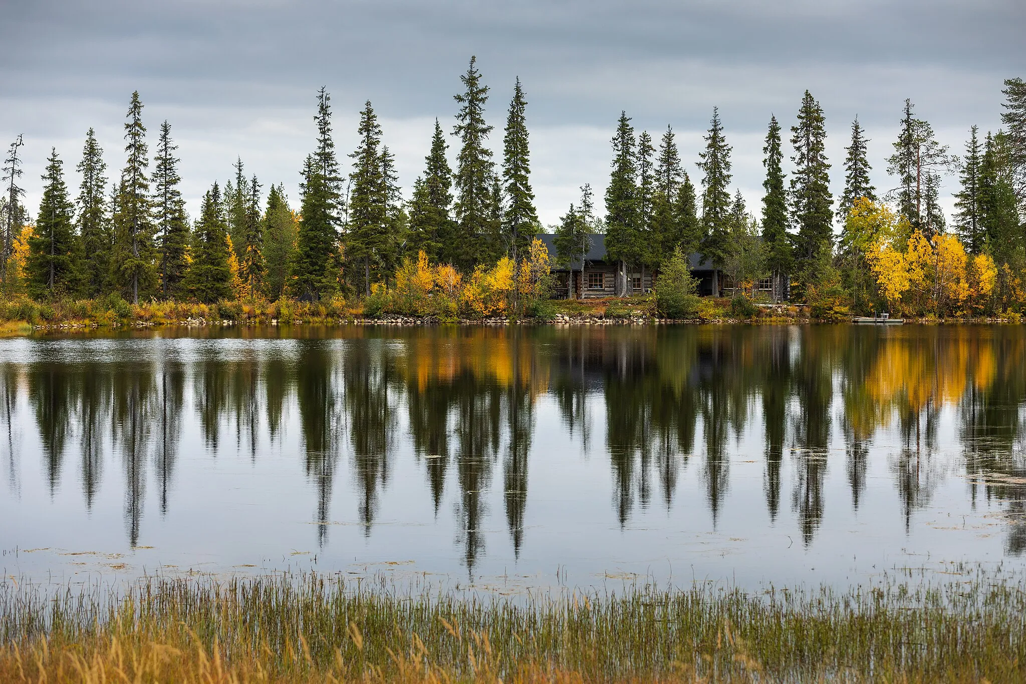 Photo showing: Outalampi lake at Luosto in Sodankylä municipality, Lapland, Finland in 2021 September.
