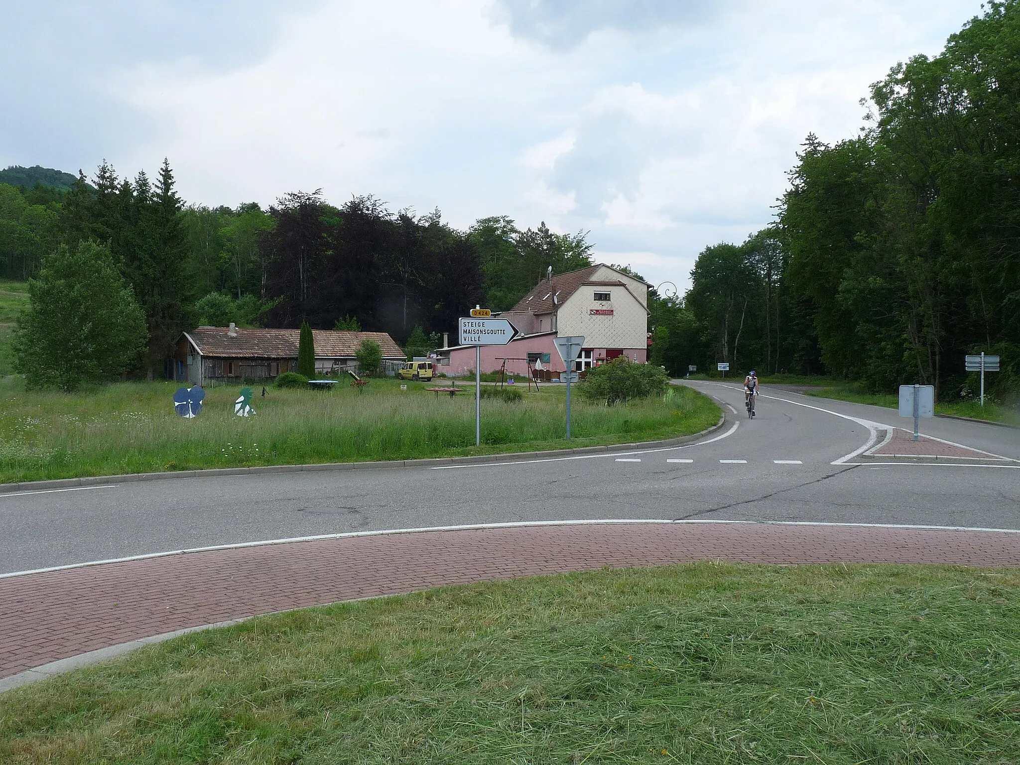 Photo showing: Cycliste franchissant le col de Steige (Bas-Rhin)