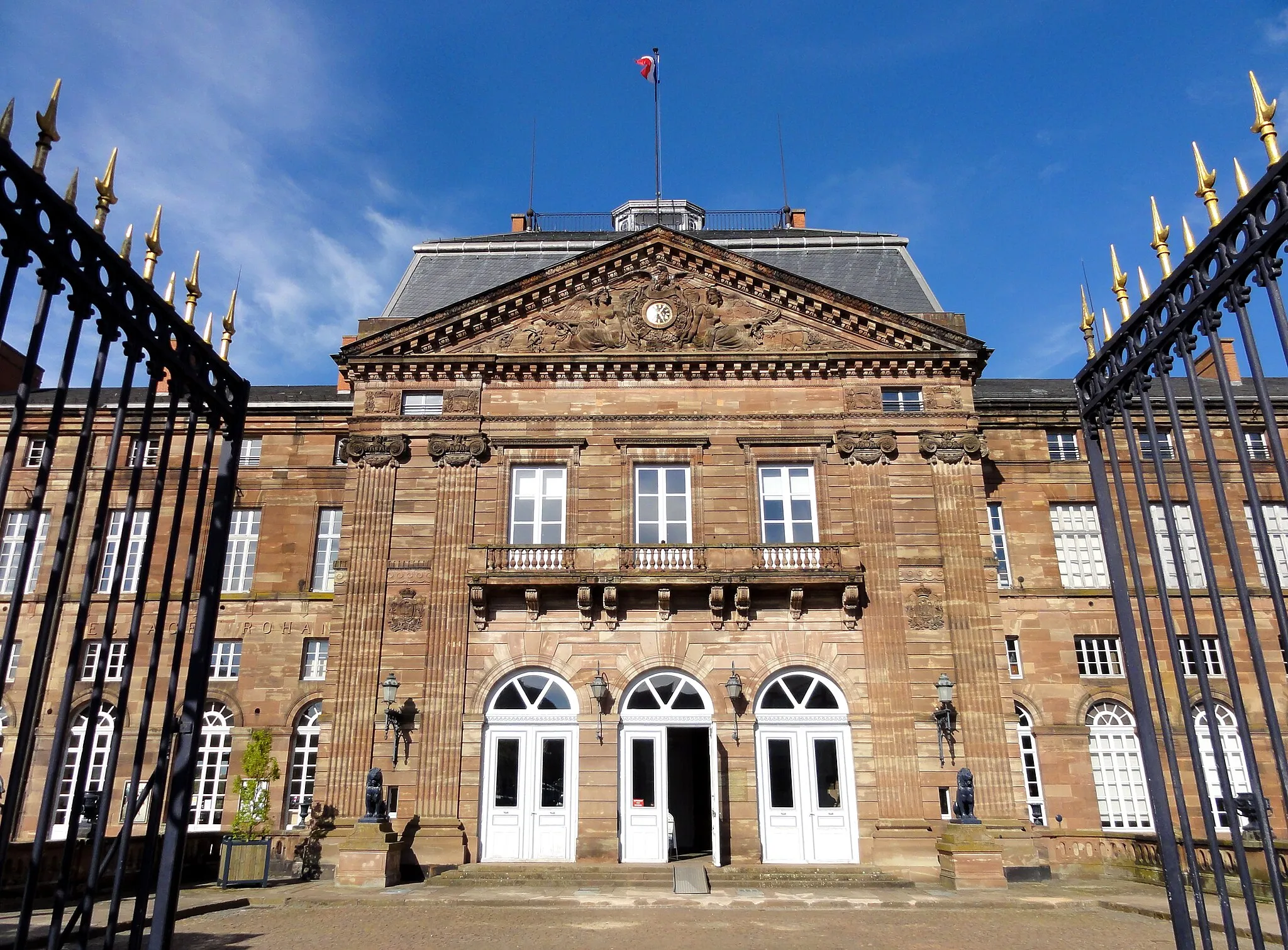 Photo showing: This building is classé au titre des monuments historiques de la France. It is indexed in the base Mérimée, a database of architectural heritage maintained by the French Ministry of Culture, under the references PA00084953 and IA00055456 .