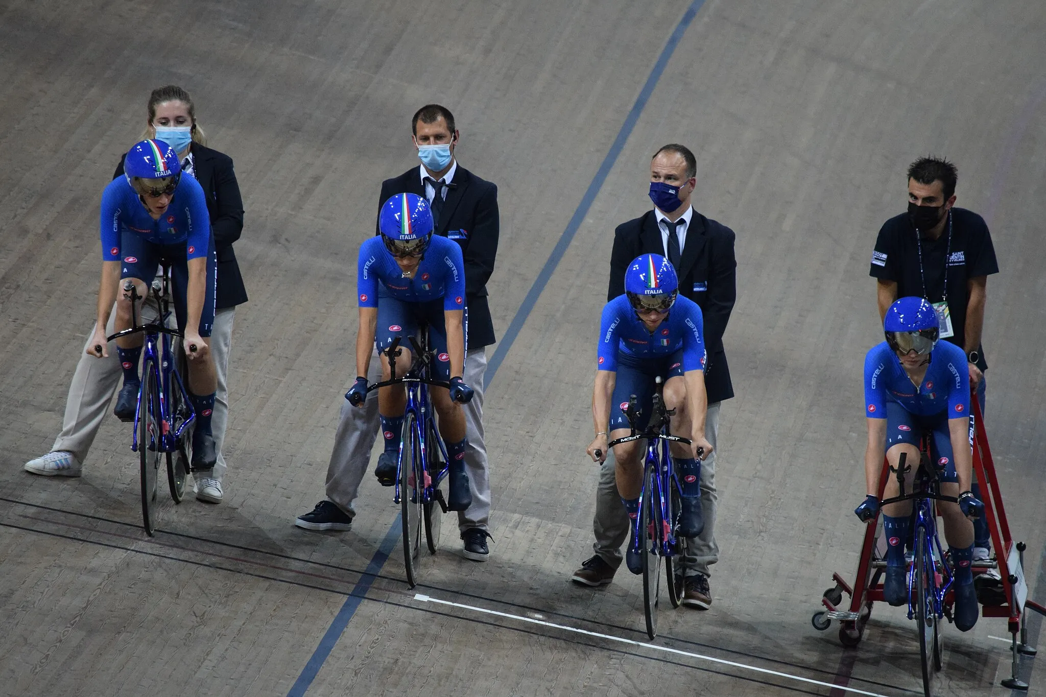 Photo showing: 2022 track cycling world championships
team pursuit women