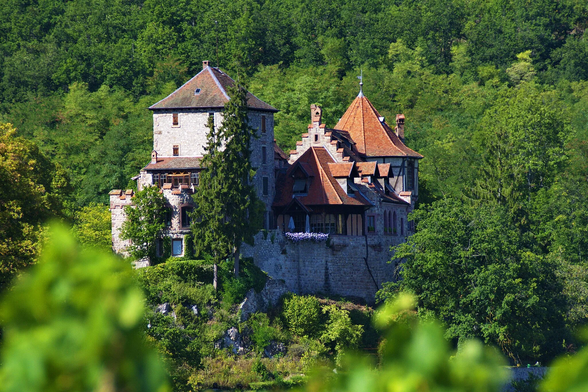 Photo showing: This building is indexed in the base Mérimée, a database of architectural heritage maintained by the French Ministry of Culture, under the reference PA00135156 .