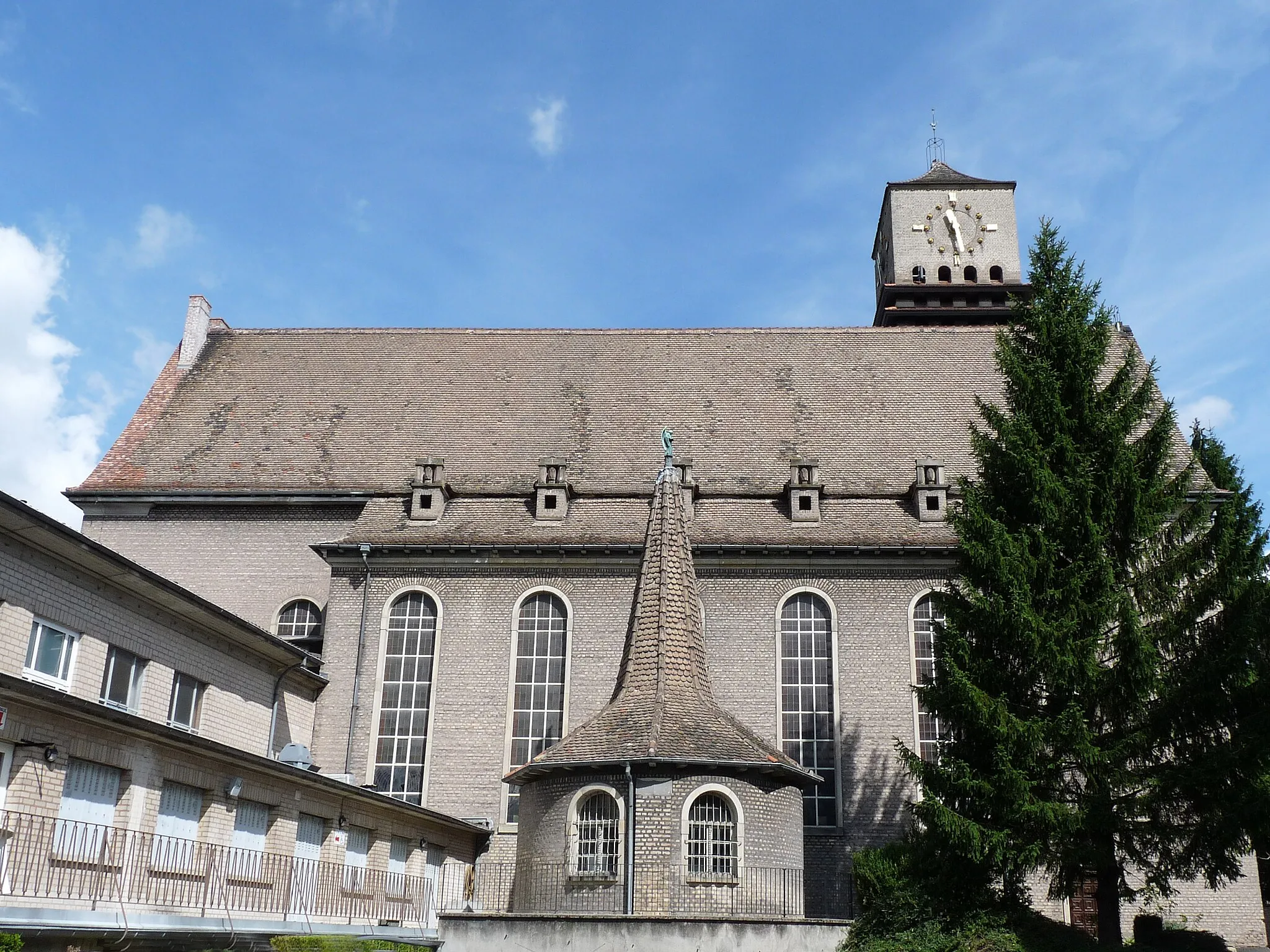 Photo showing: Strasbourg : Eglise protestante Saint-Paul de Koenigshoffen, 35 rue de la Tour. 1911. Architecte : Edouard Schimpf (1822-1916). Inscrite aux Monuments historiques en 1997.